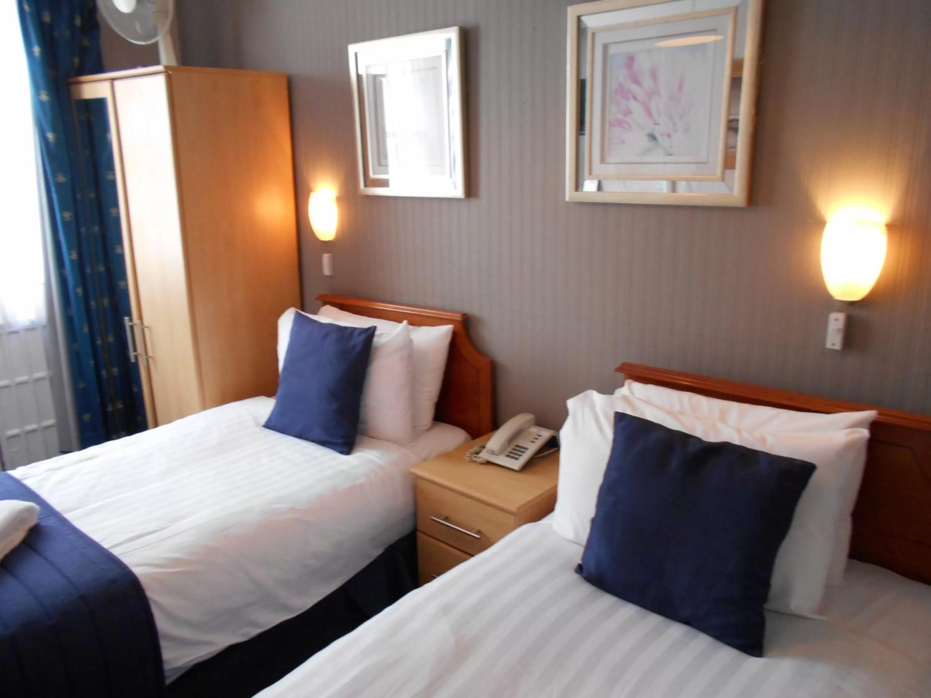 Bed in Parkwood Hotel