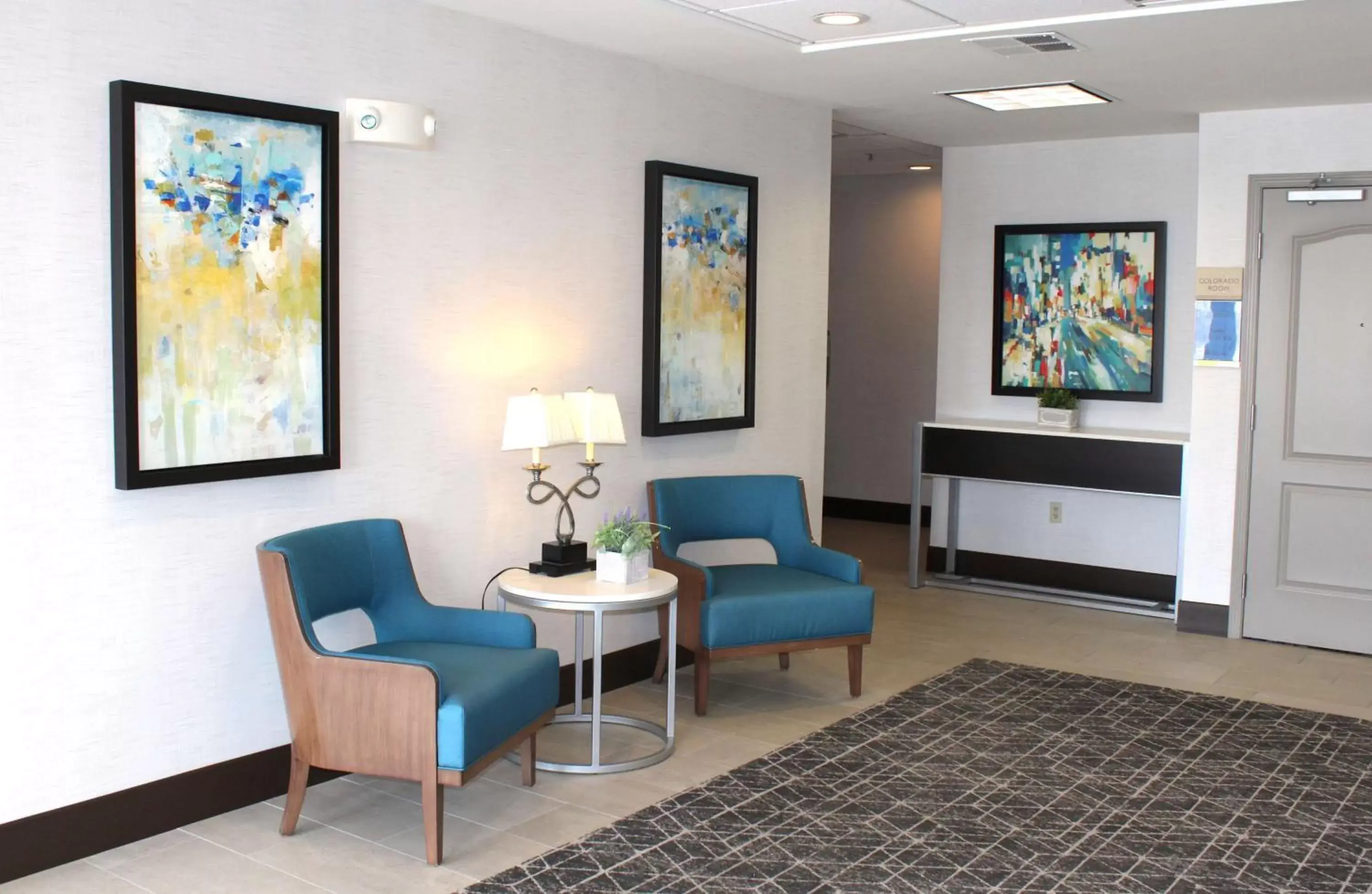 Lobby or reception, Seating Area in Hilton Garden Inn Colorado Springs Airport