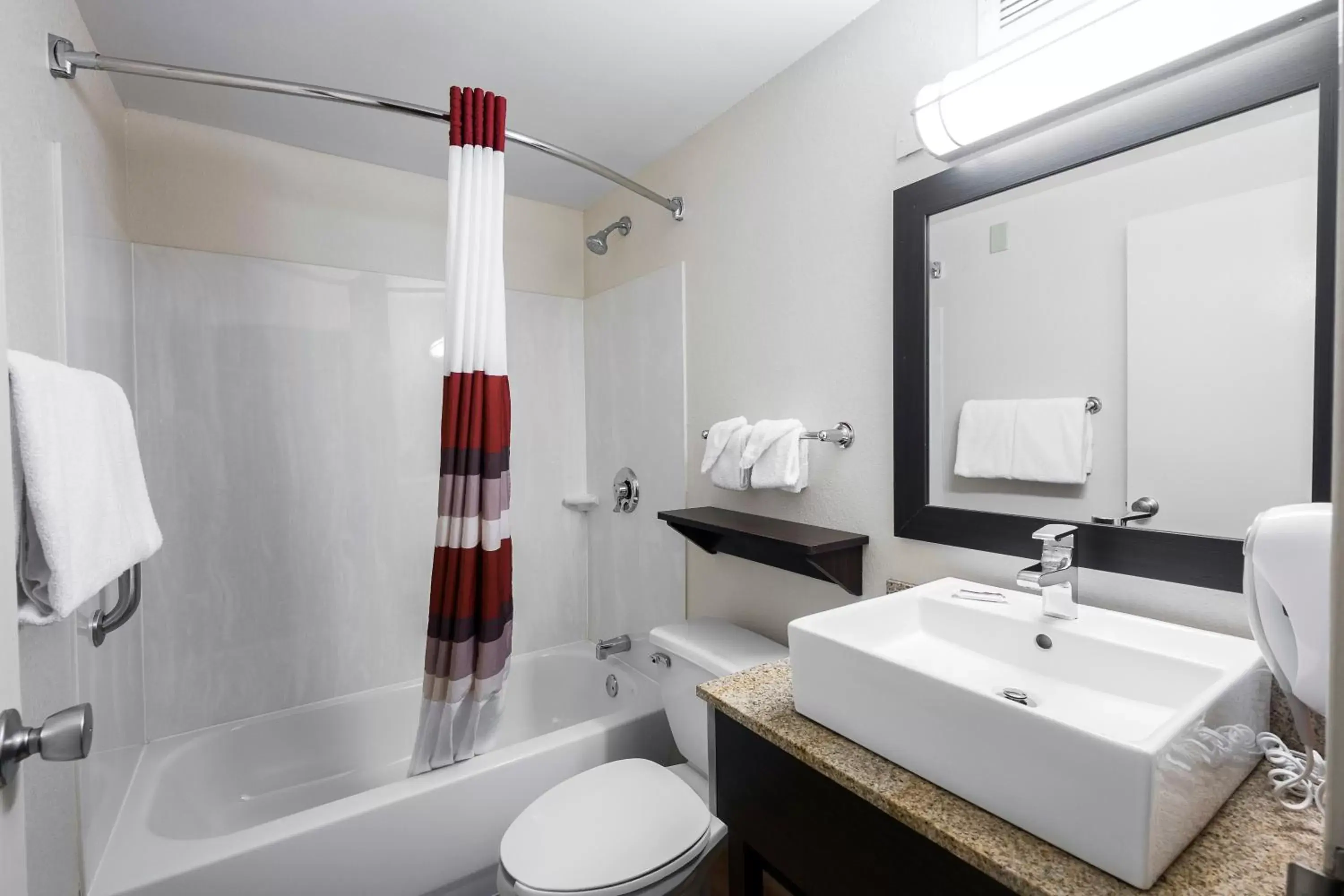 Bathroom in Red Roof Inn PLUS+ Boston - Woburn/ Burlington