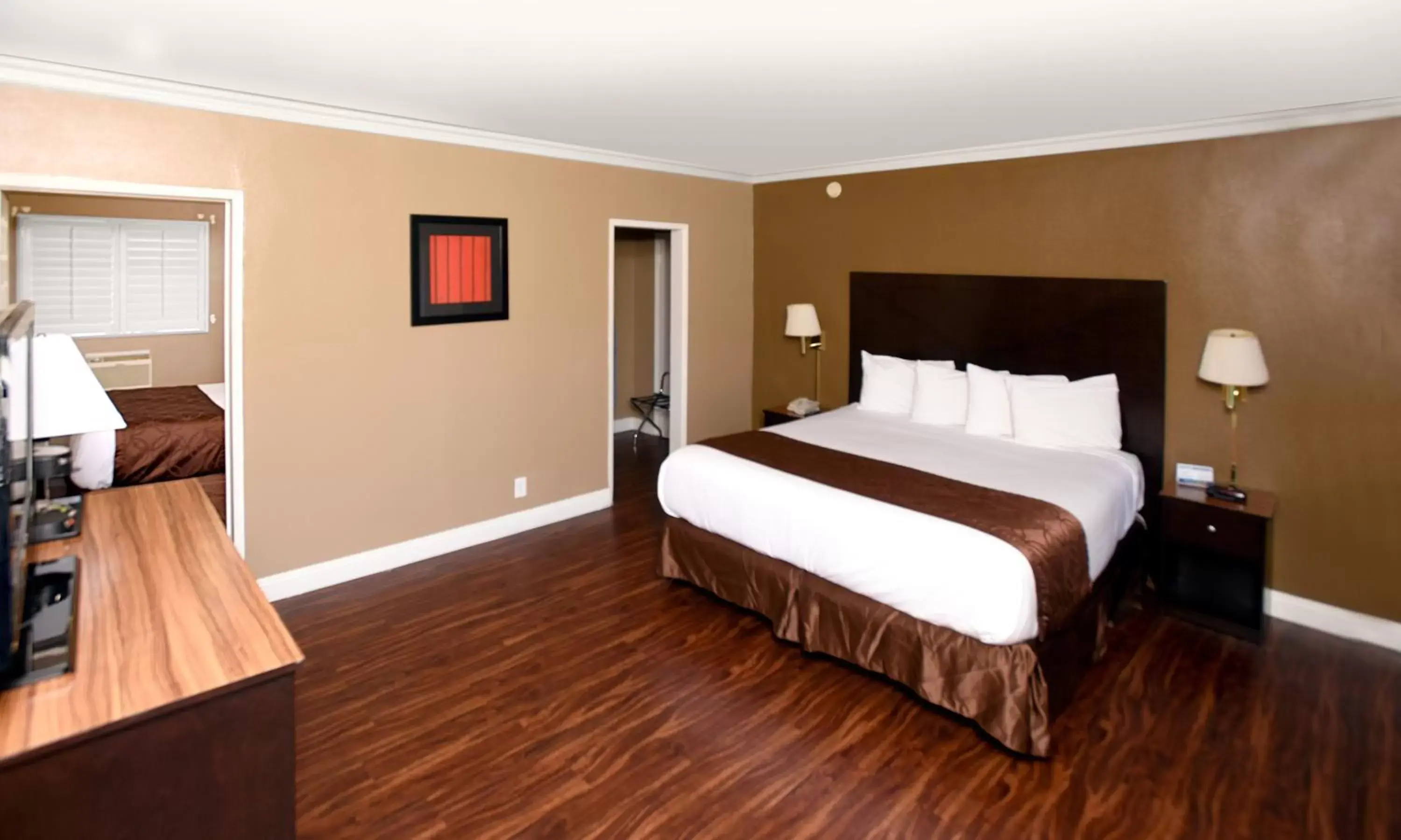 Photo of the whole room, Bed in Americas Best Value Inn & Suites Anaheim