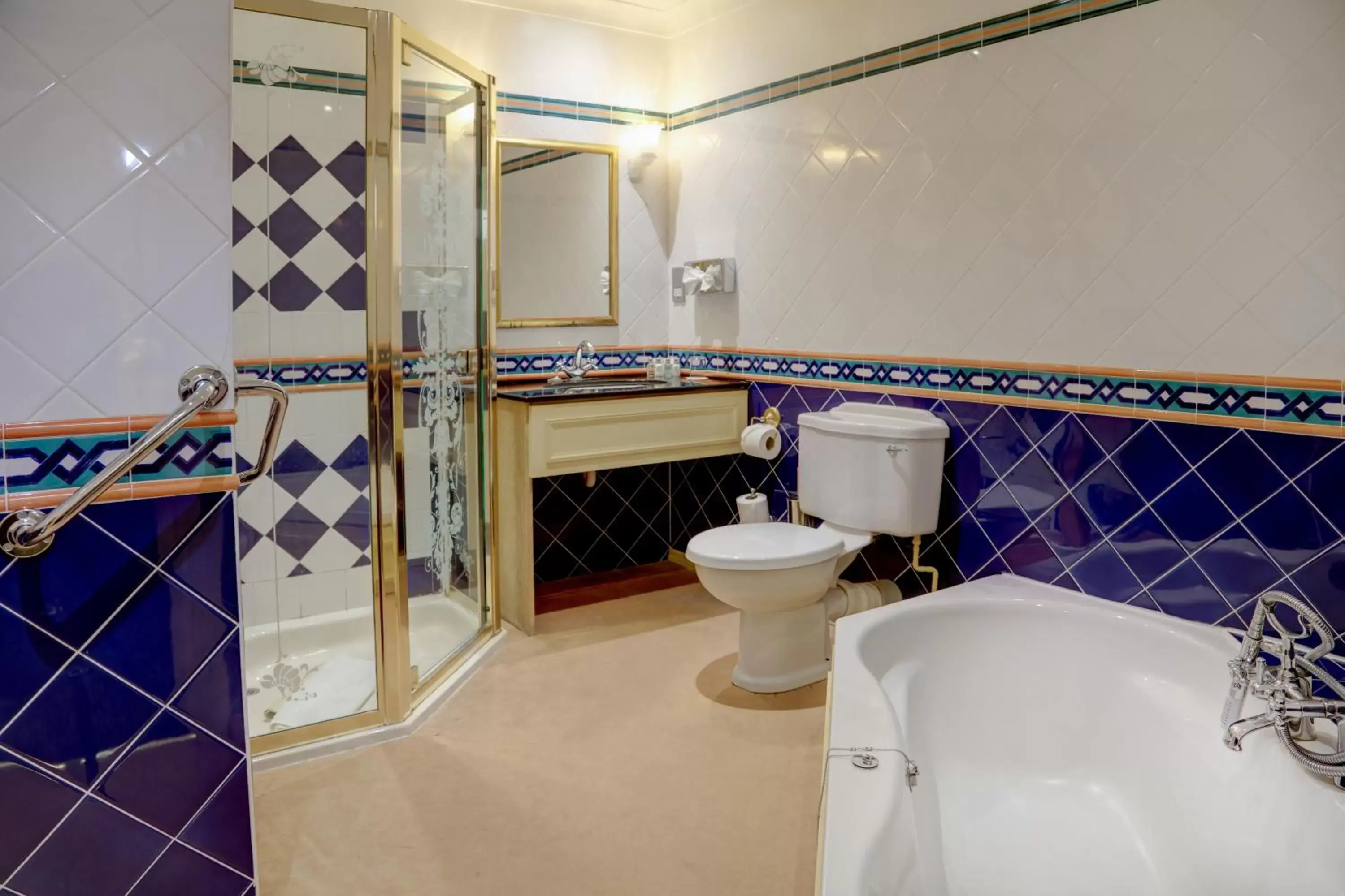 Bathroom in Norfolk Royale Hotel