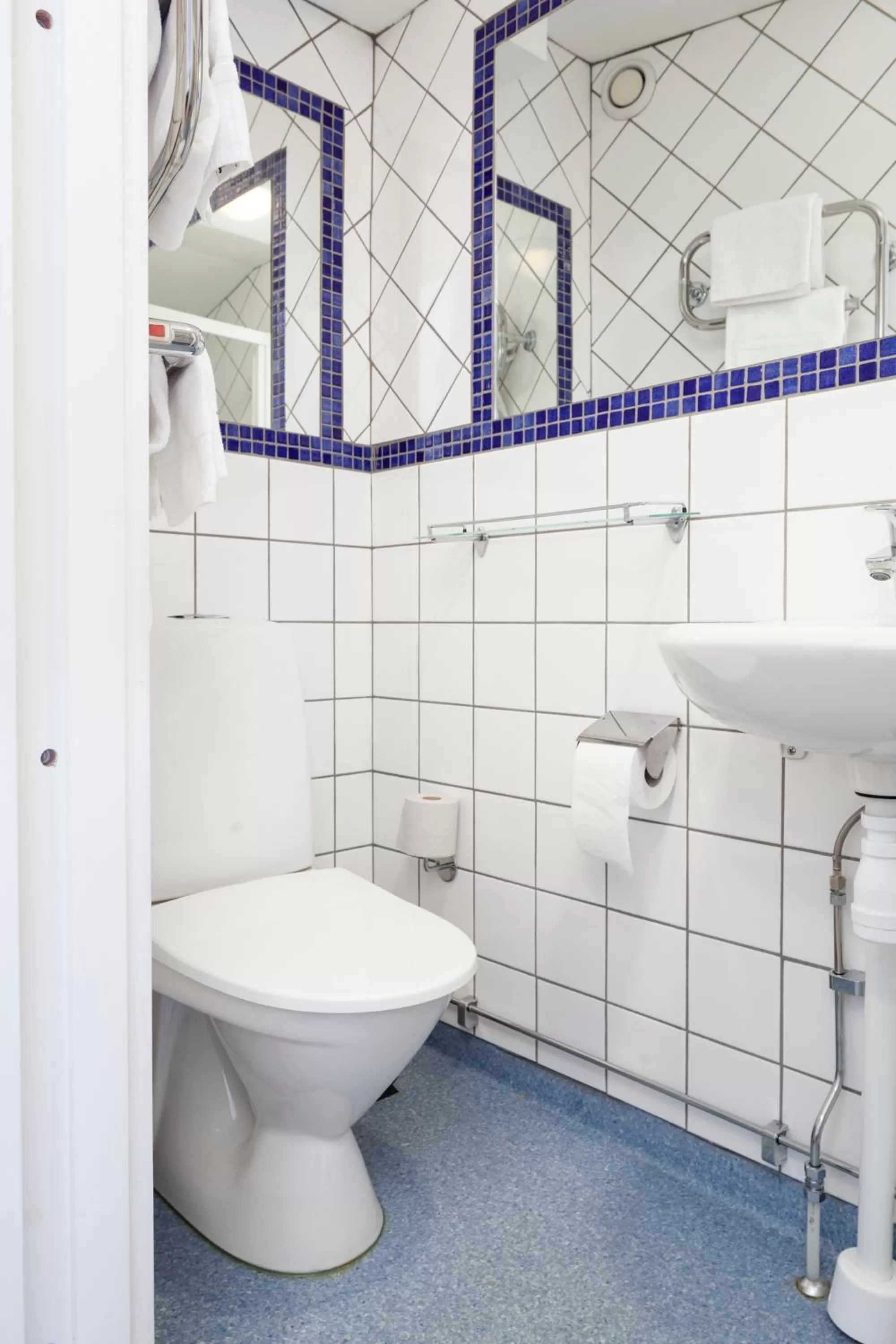 Bathroom in Slottsgården Hotell & Restaurang