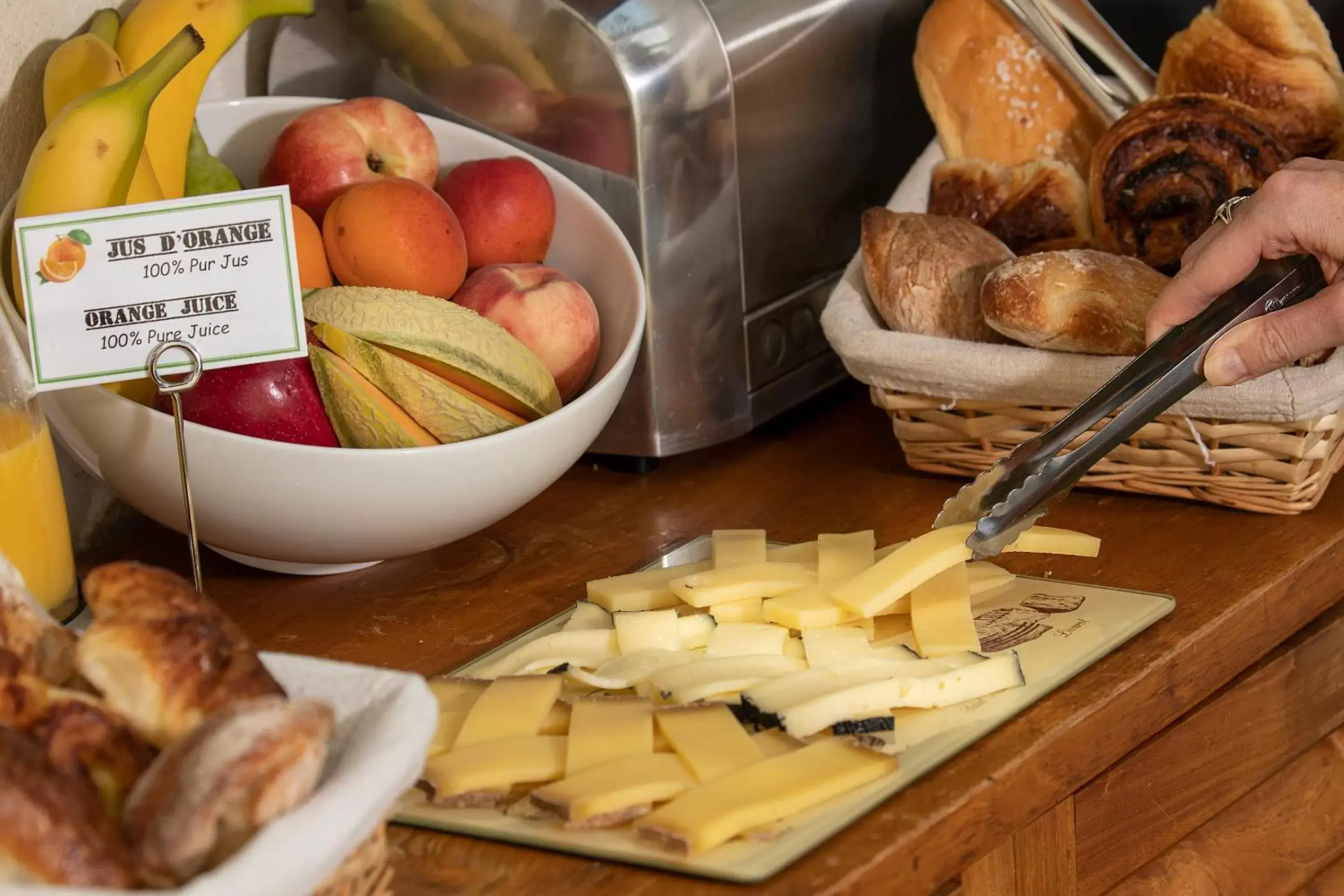 Continental breakfast, Food in Hotel d'Aragon