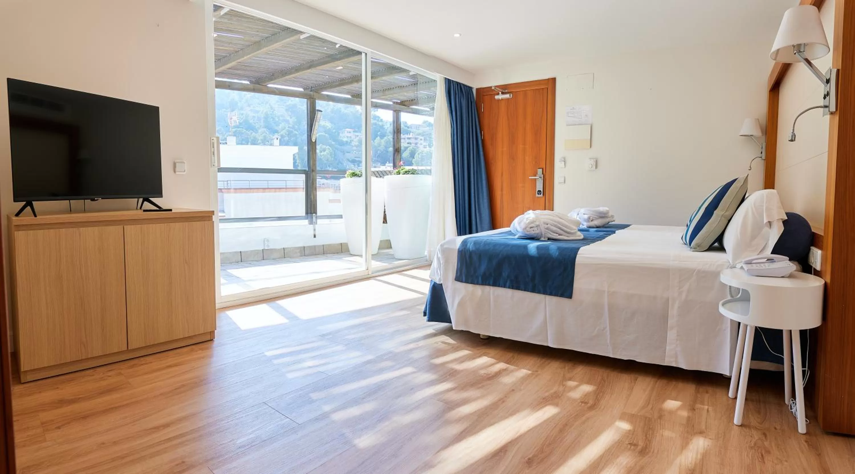 Bedroom, Bed in Los Geranios