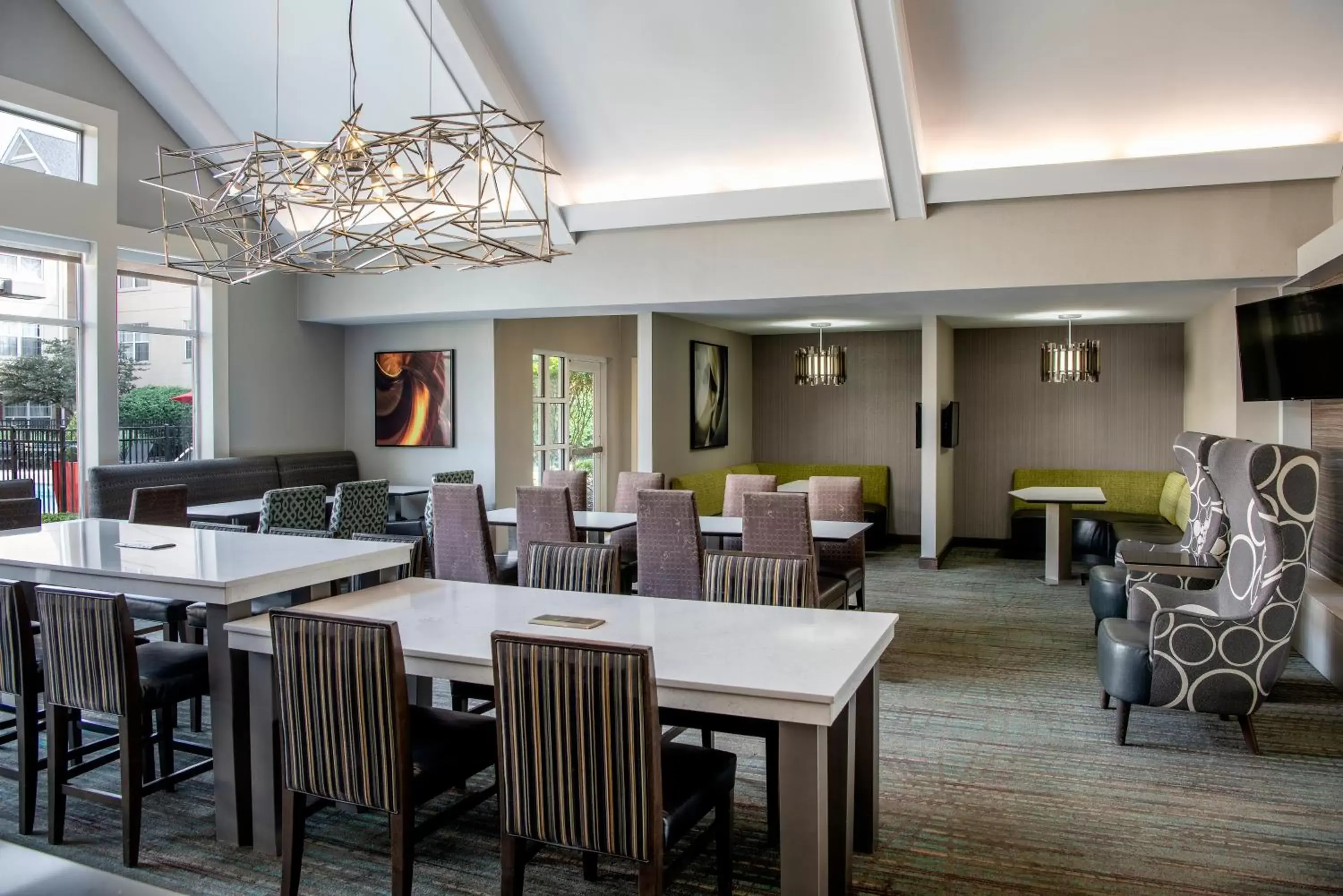 Dining area, Restaurant/Places to Eat in Residence Inn Cincinnati Airport