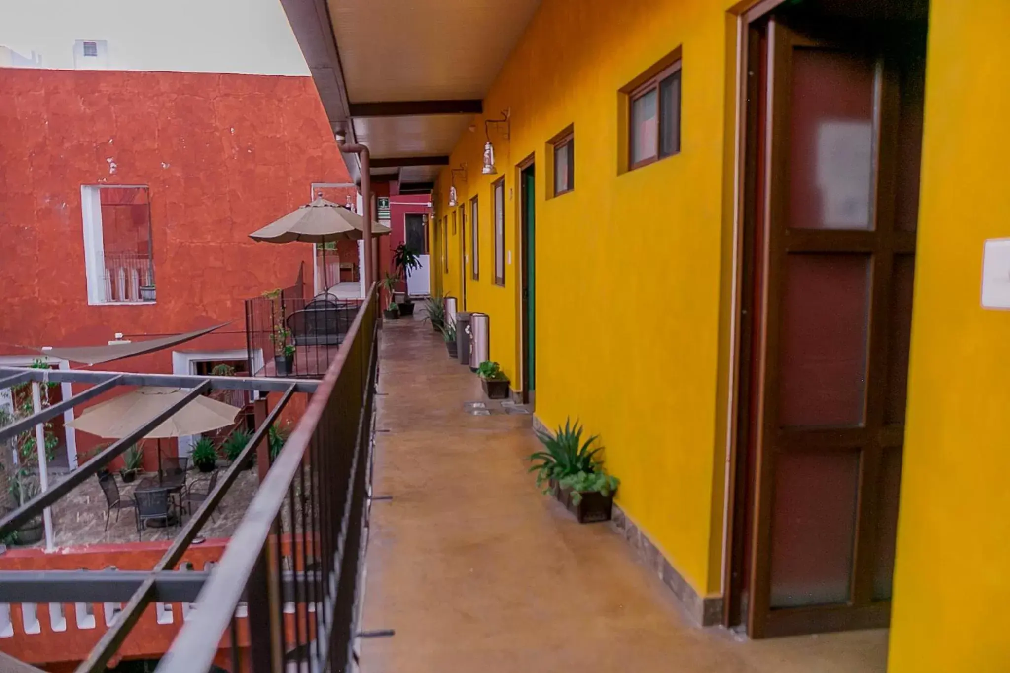 Inner courtyard view, Balcony/Terrace in Hotel el Descanso