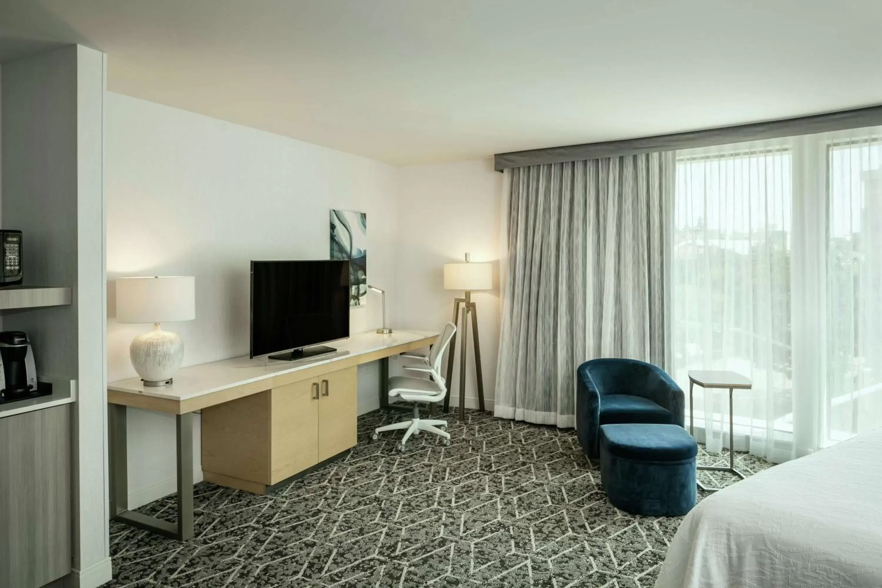 Bedroom, TV/Entertainment Center in Hilton Garden Inn Seattle Bellevue Downtown, WA