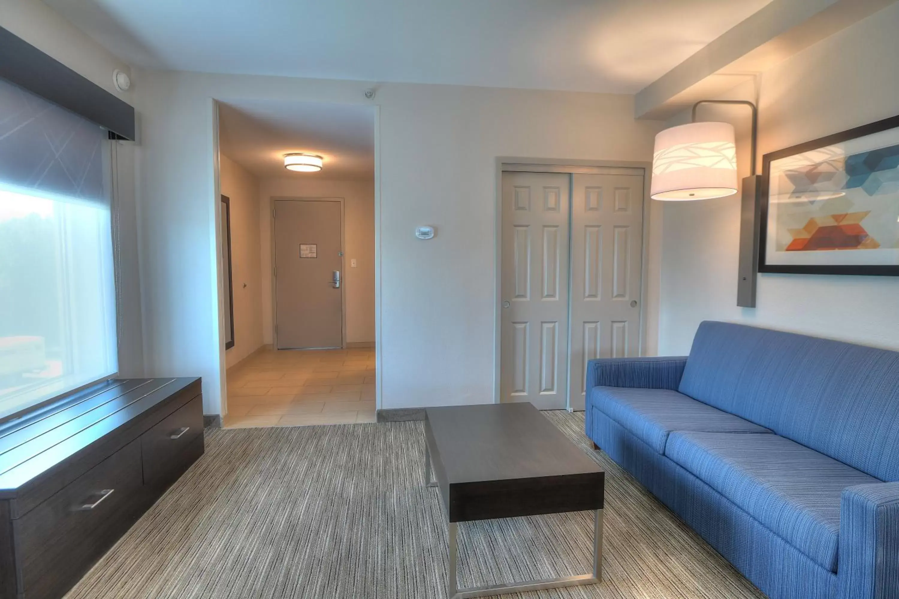 Bedroom in Holiday Inn Express Hotel & Suites Mobile Saraland by IHG Bedroom in Holiday Inn Express Hotel & Suites Mobile Saraland by IHG