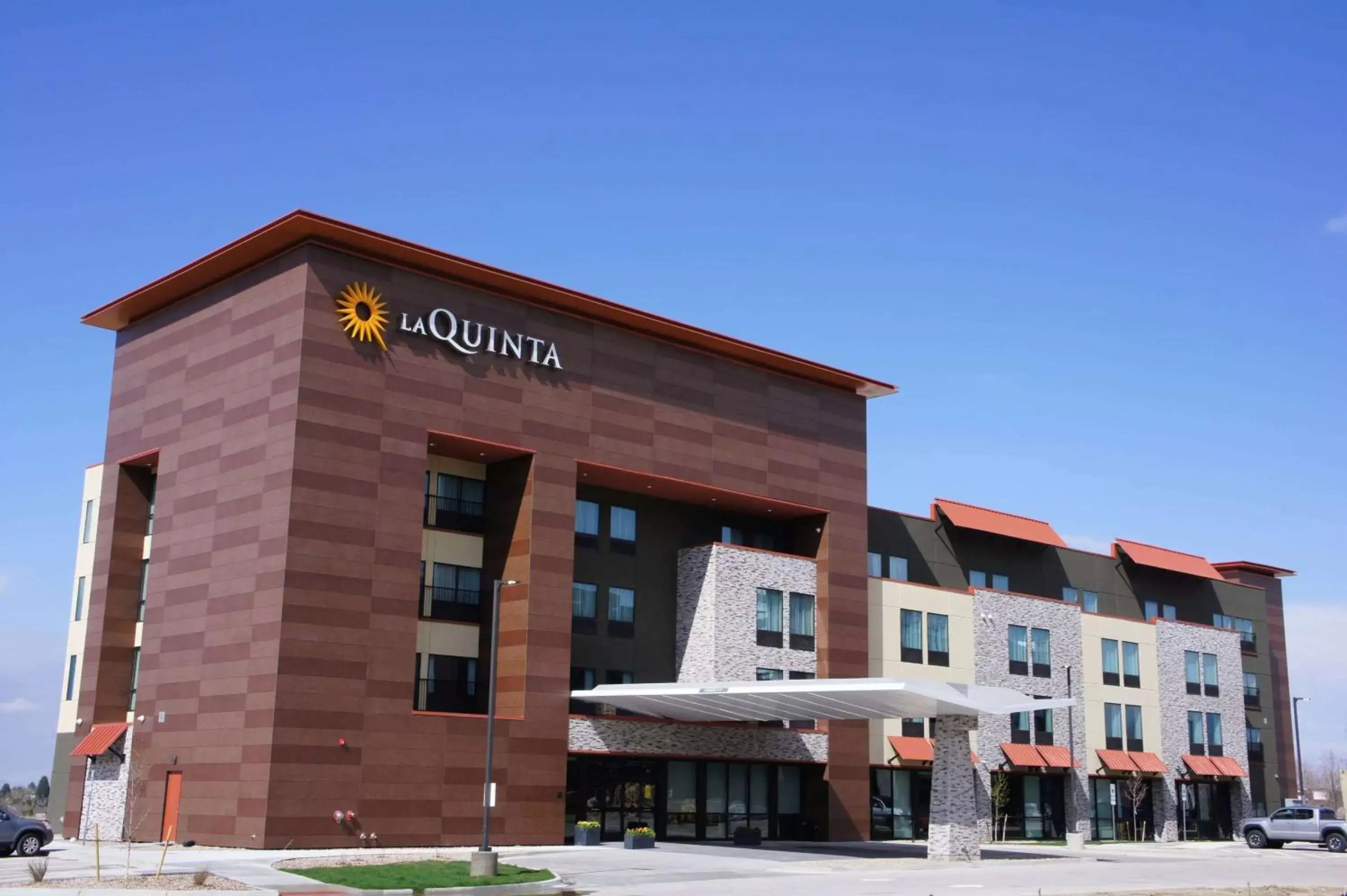 Property building in La Quinta Inn & Suites by Wyndham Littleton-Red Rocks Property building in La Quinta Inn & Suites by Wyndham Littleton-Red Rocks