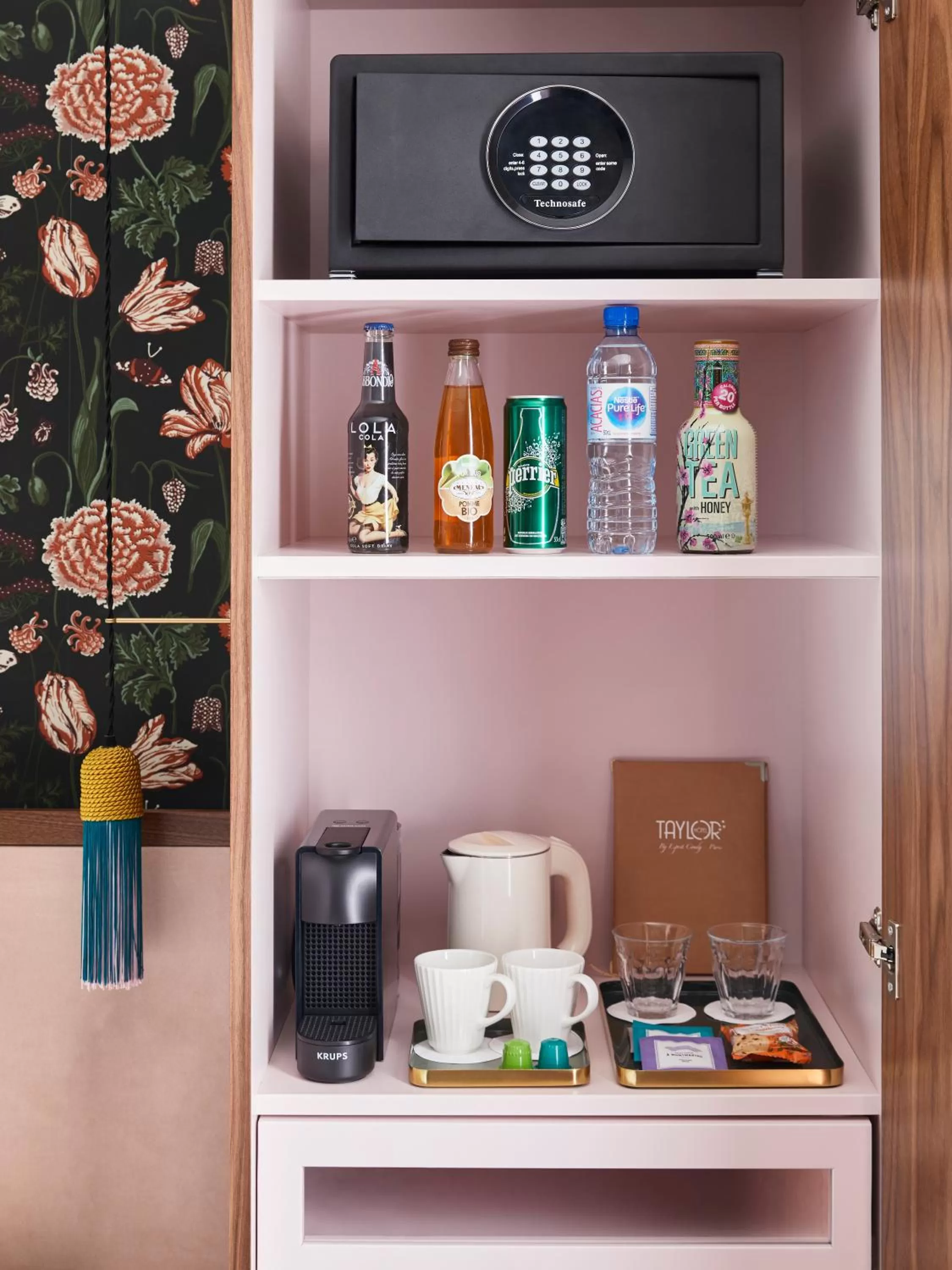 Coffee/tea facilities in Hotel Taylor