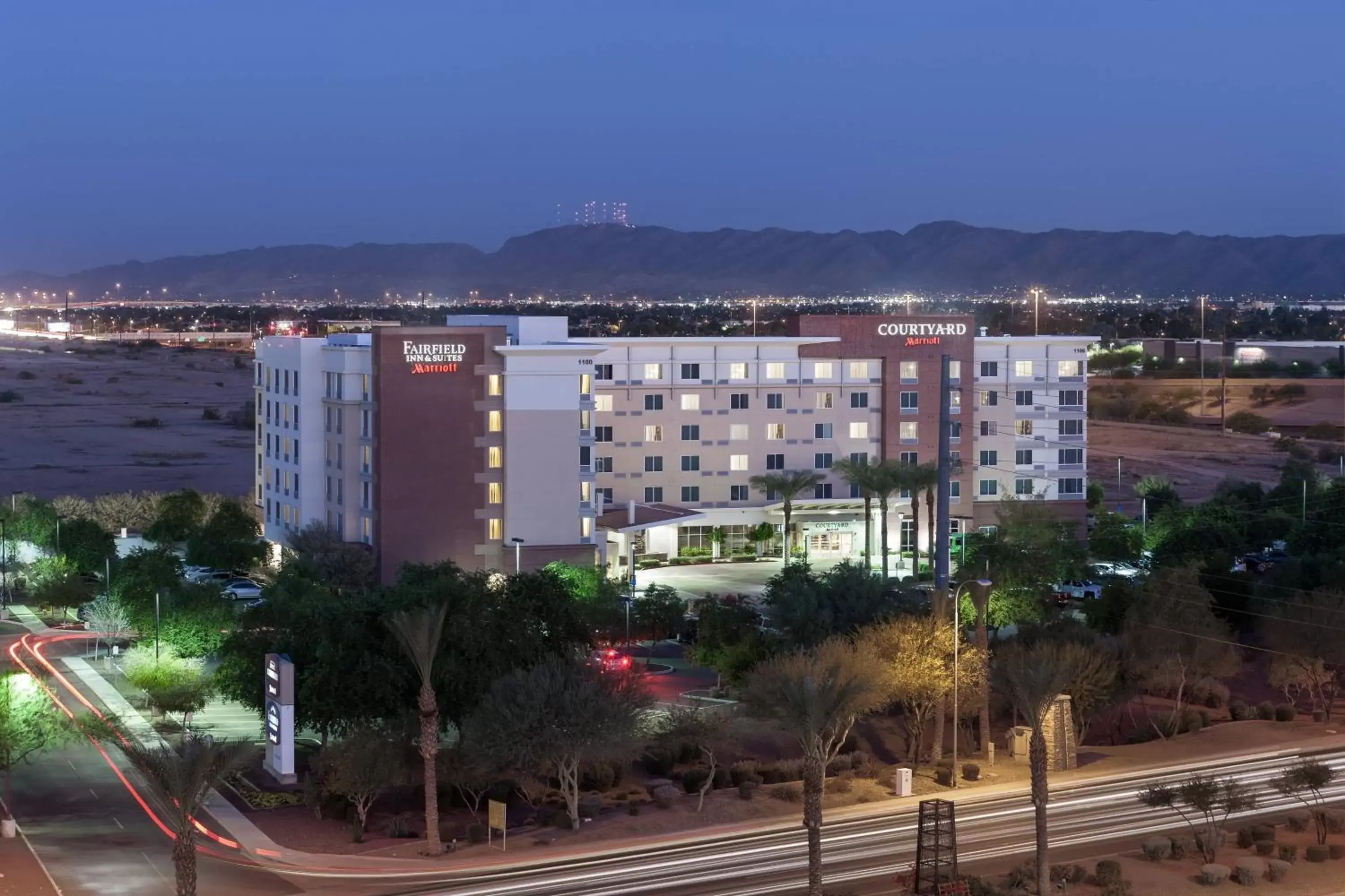 Property building in Fairfield Inn and Suites Phoenix Chandler Fashion Center