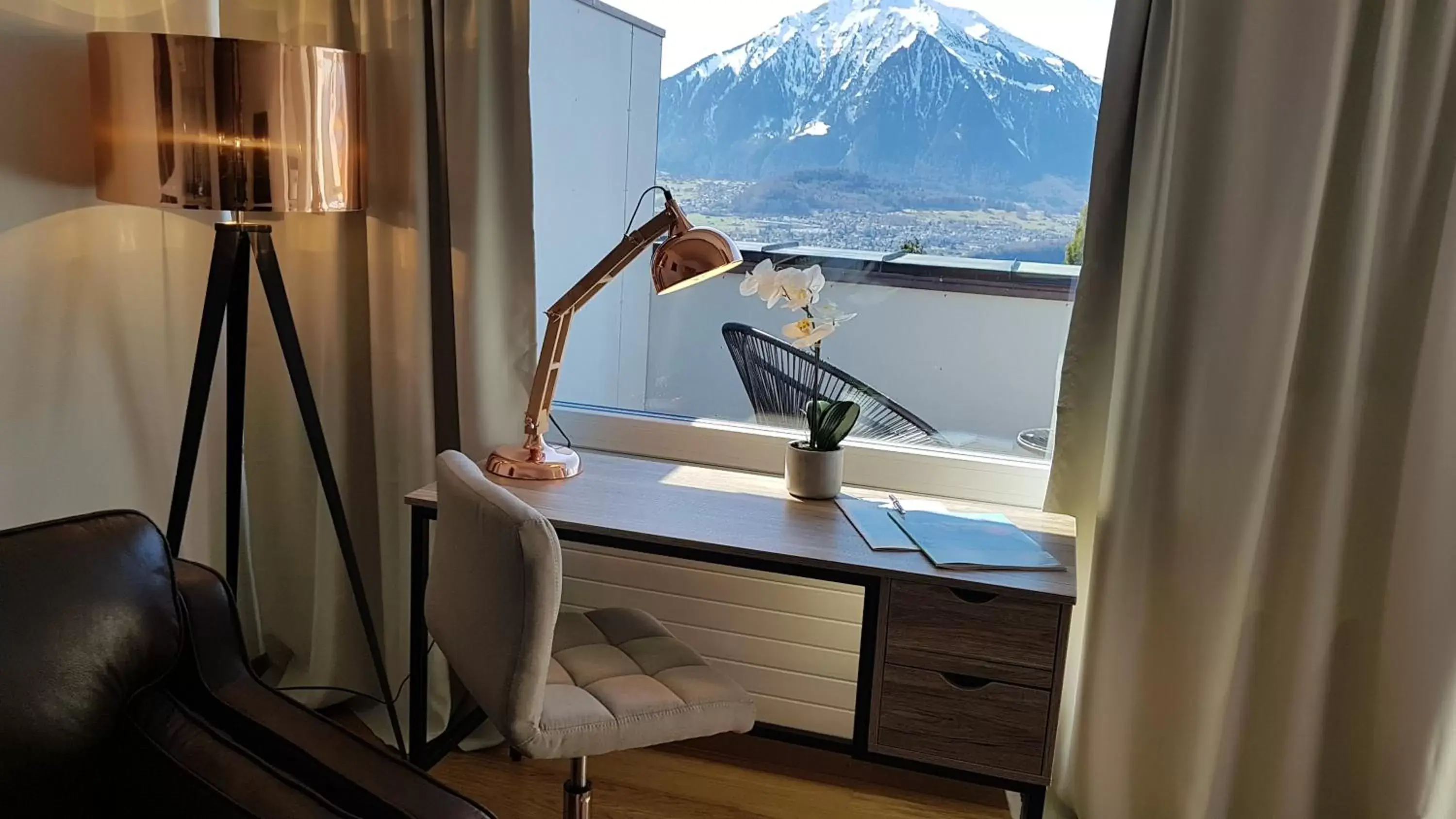 Mountain view, Bathroom in Hotel Bären Sigriswil