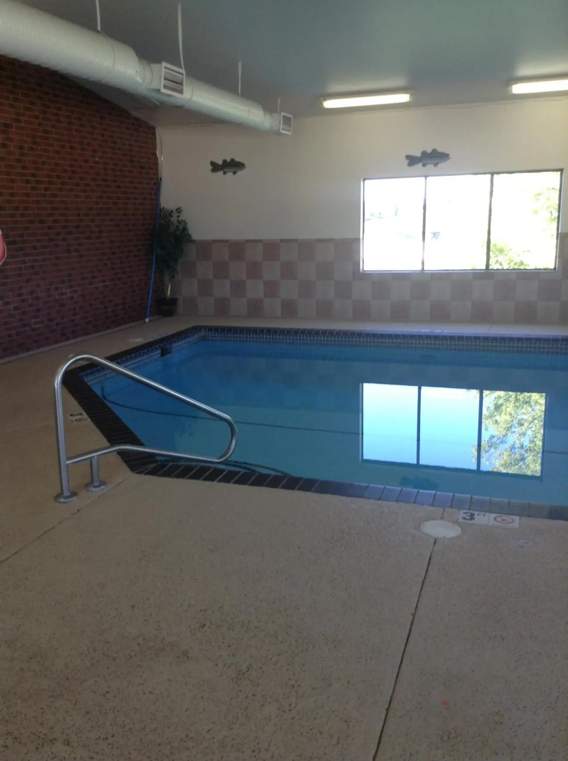Swimming pool in Baymont by Wyndham Dubuque Swimming pool in Baymont by Wyndham Dubuque