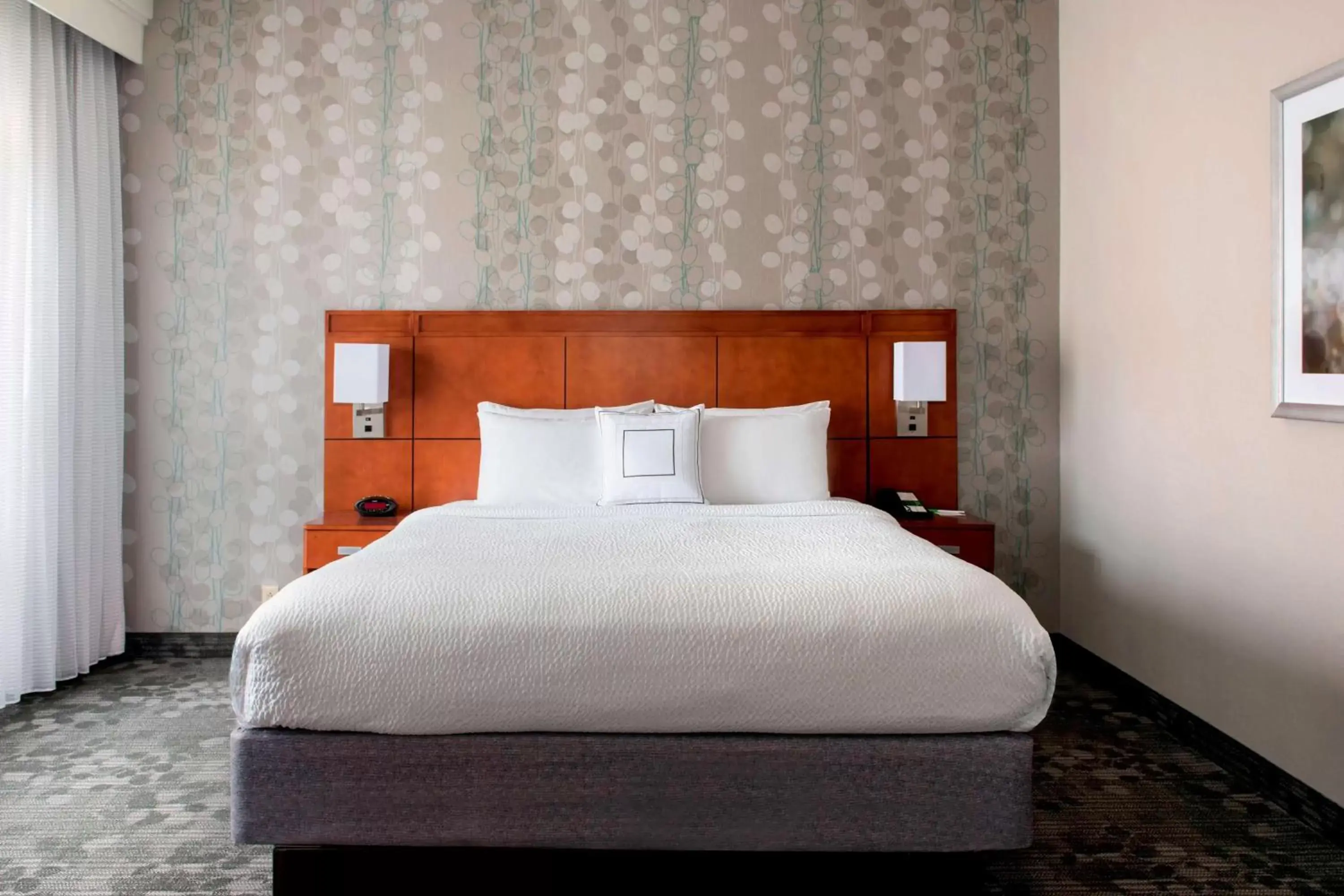 Bed in Sonesta Select Newport Middletown