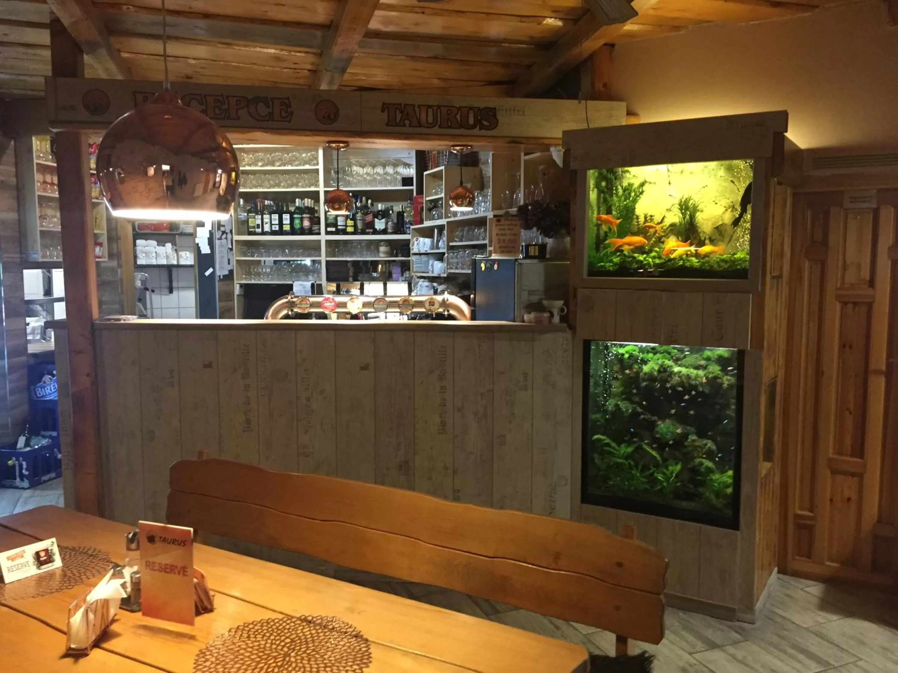 Restaurant/places to eat in Hotel Taurus