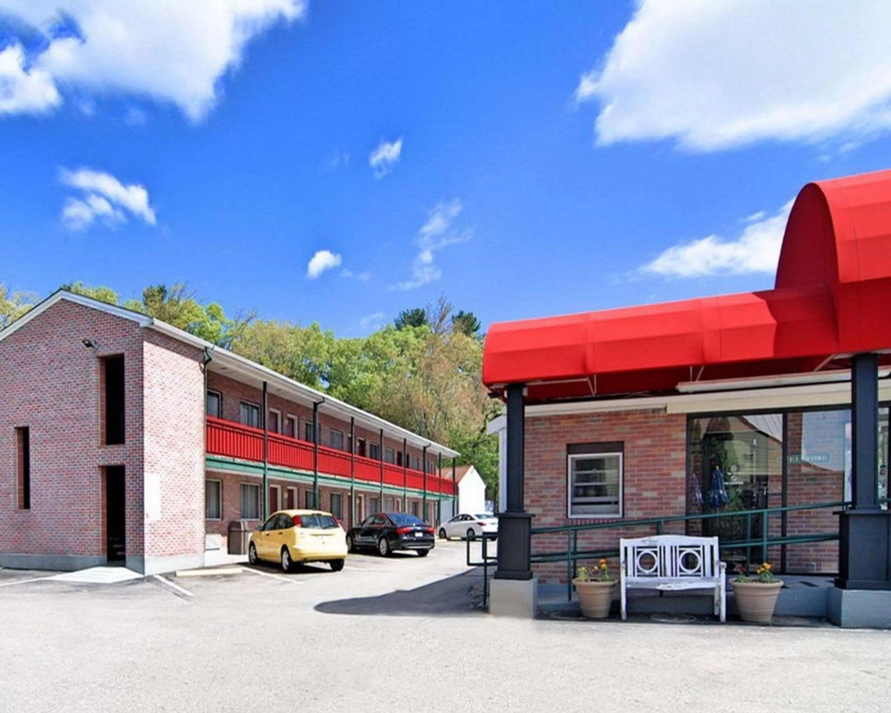 Property building in Econo Lodge Sharon - Foxborough