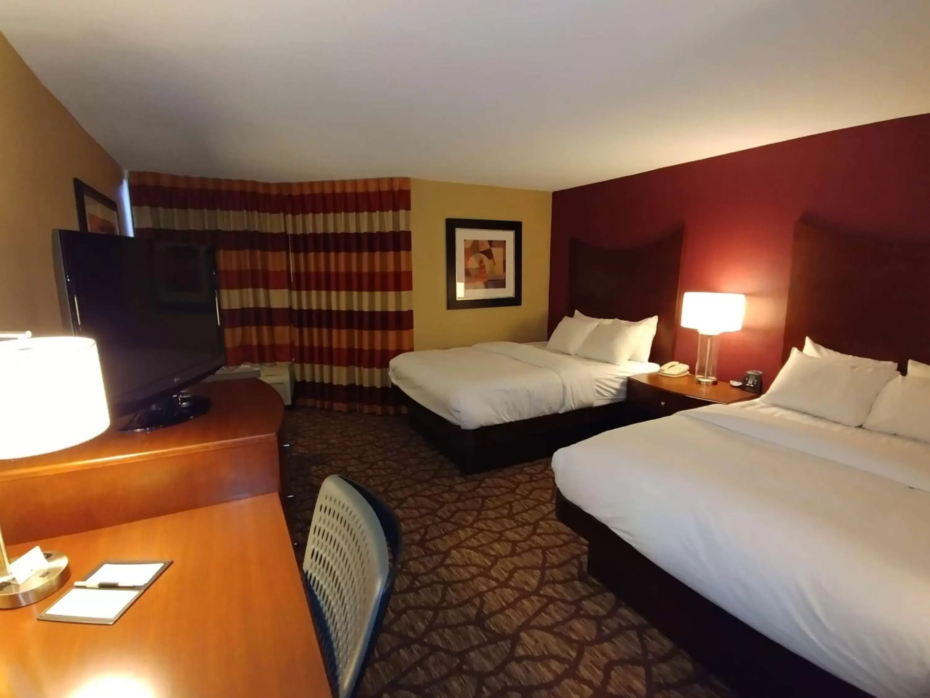 Bedroom, Bed in DoubleTree by Hilton Hotel Oak Ridge - Knoxville