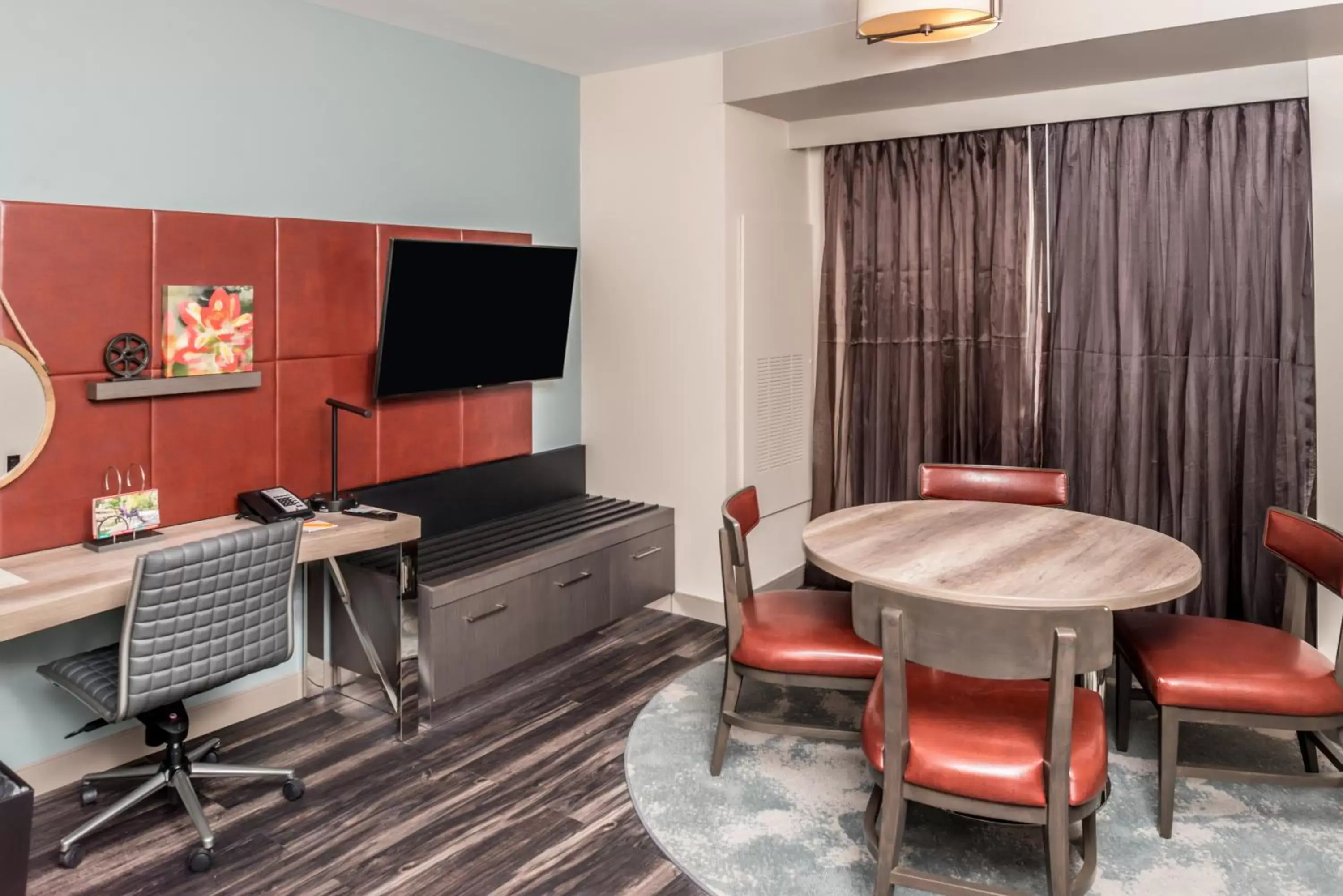 Photo of the whole room, TV/Entertainment Center in Hotel Indigo - Frisco, an IHG Hotel