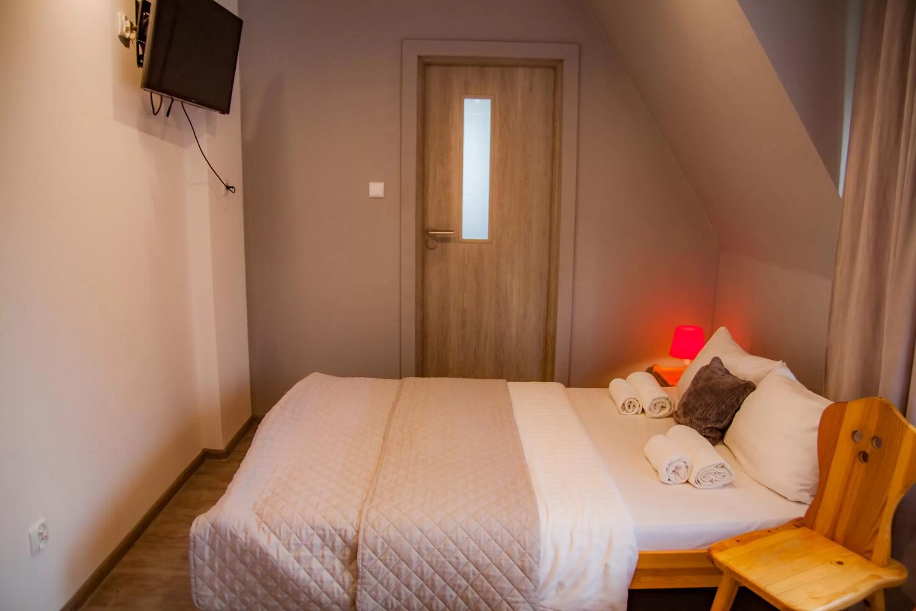 Bed in POKOJE GOŚCINNE WILCZNIK 12