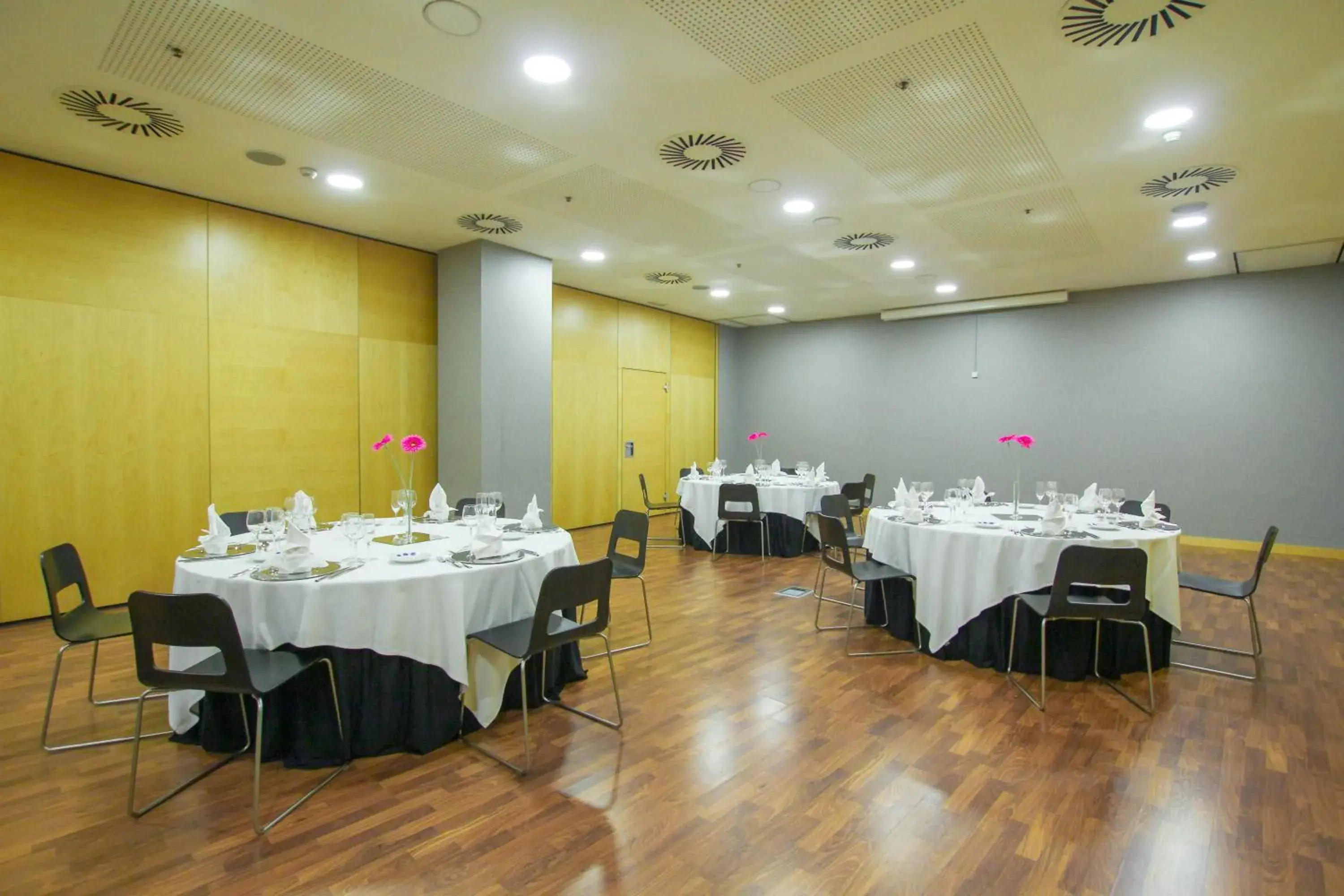Business facilities, Restaurant/Places to Eat in Eurohotel Barcelona Granvia Fira