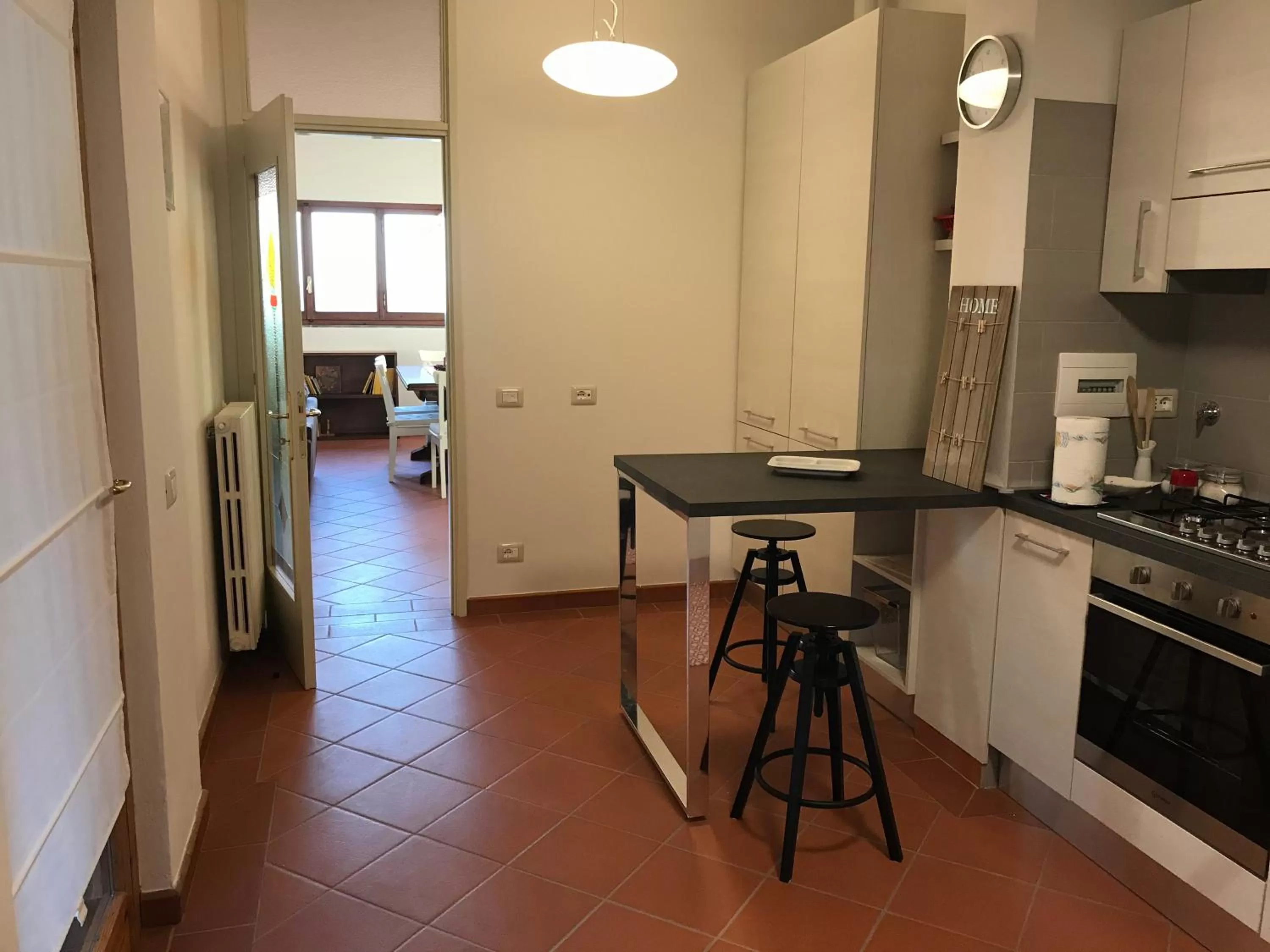 Communal kitchen in La Ghirlanda B&B