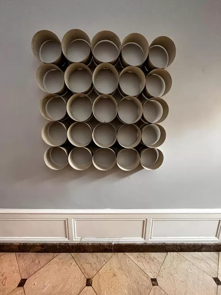 Decorative detail in Le Jardin des Lys