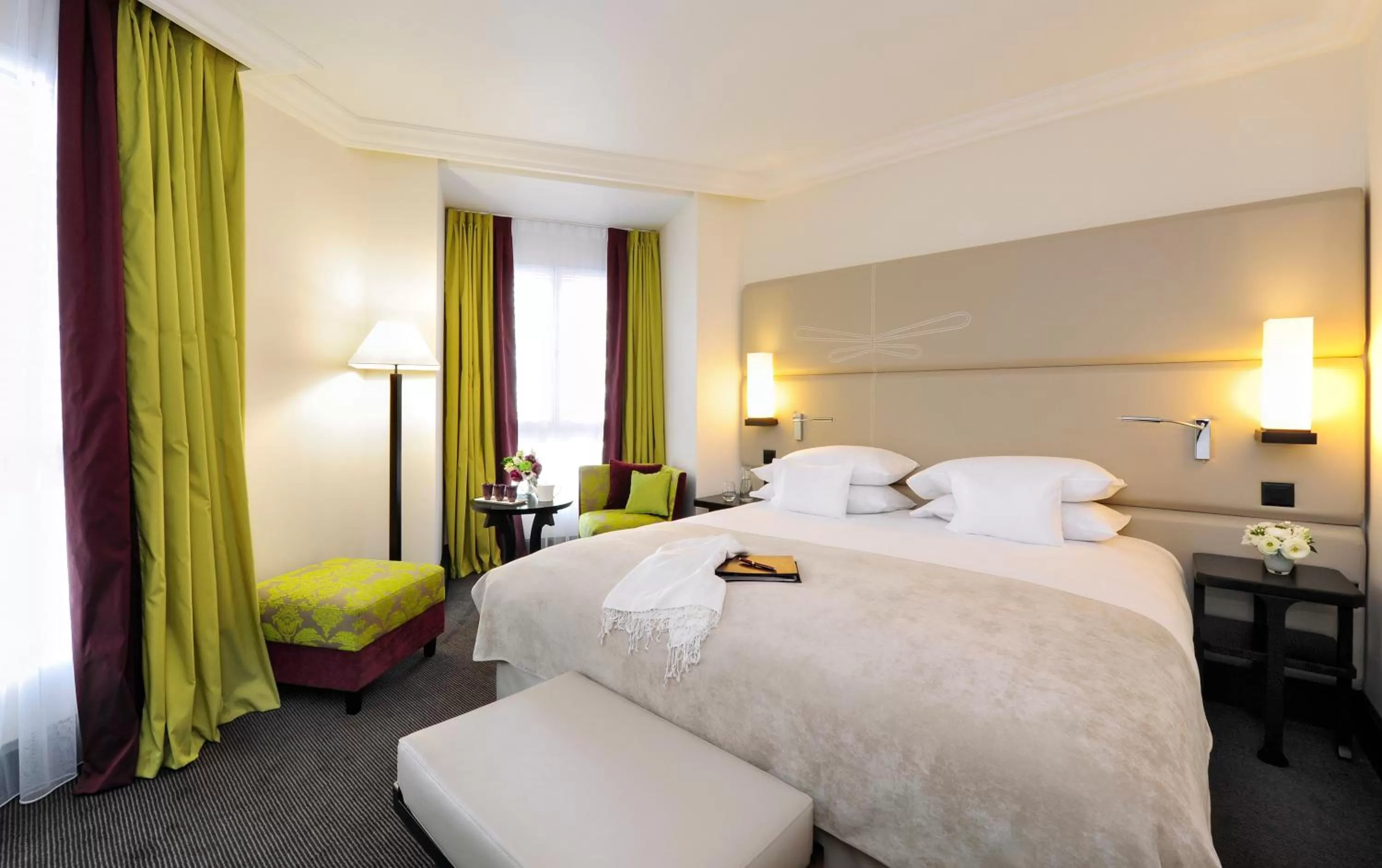 Bed in Hôtel Tiffany by Fassbind