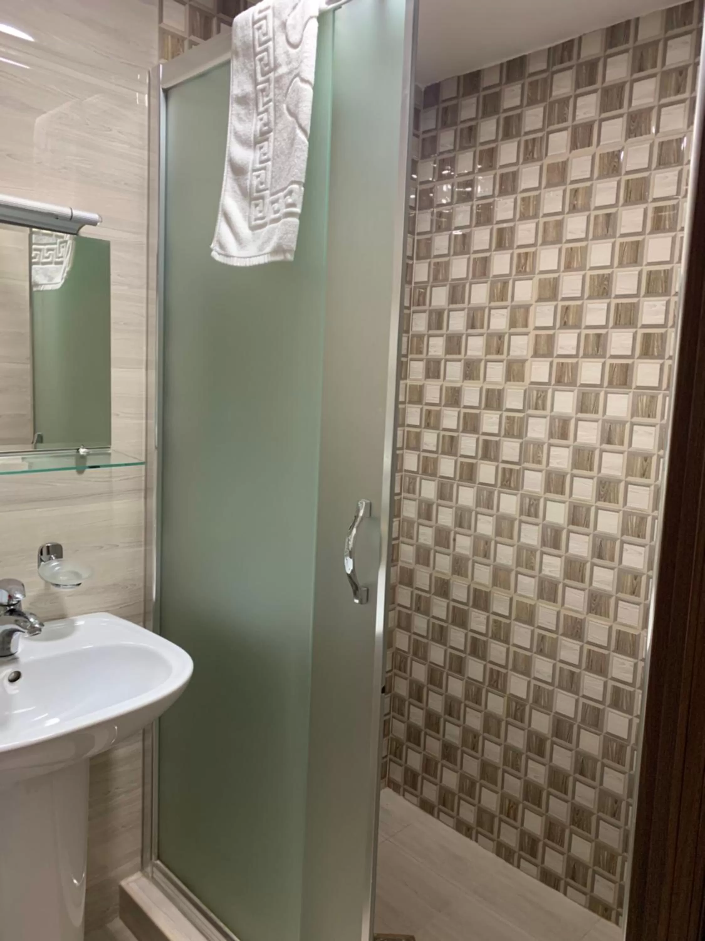 Toilet in Hotel Gureli