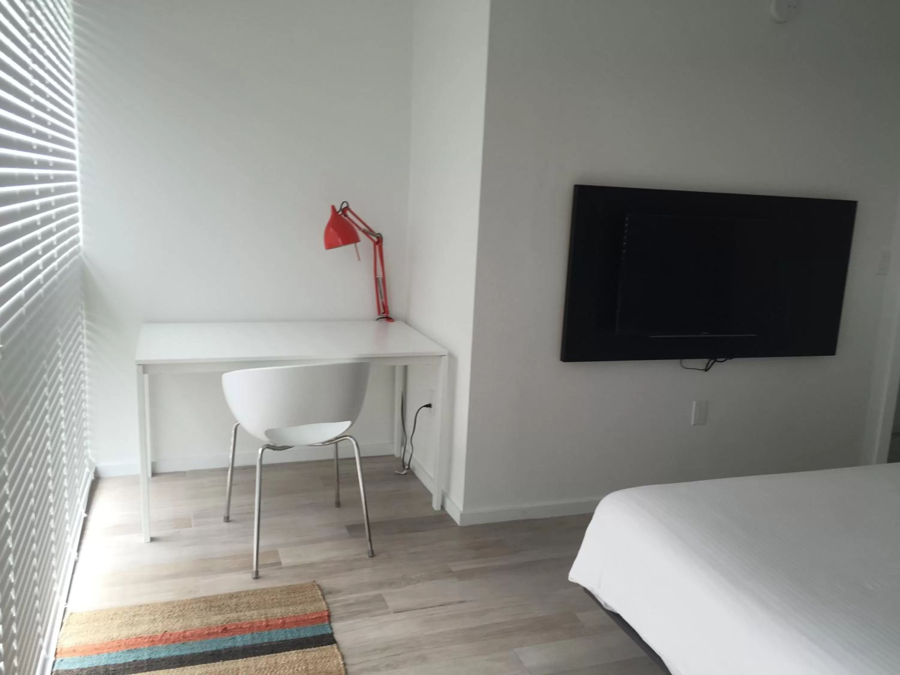 Bedroom, Bed in Beach Haus Key Biscayne Contemporary Apartments