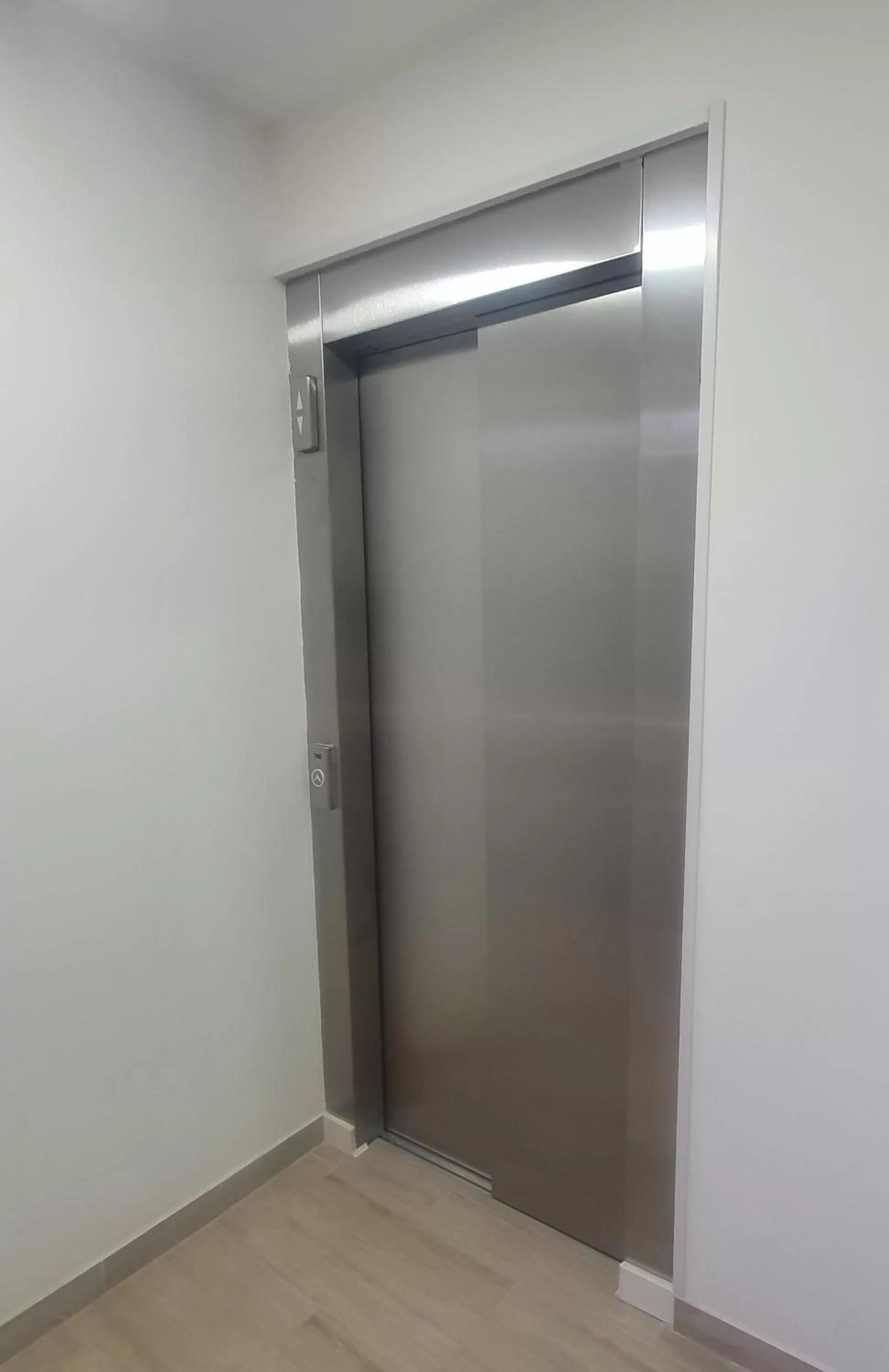 elevator in Guest House Brezza Marina