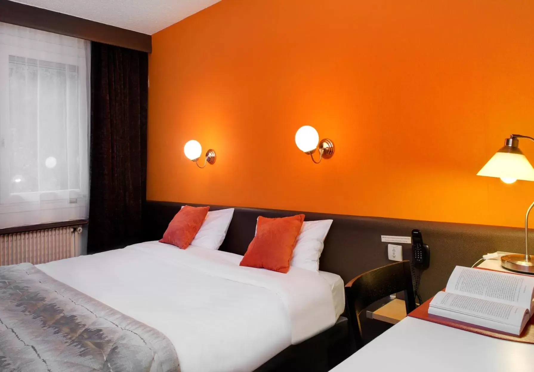 Photo of the whole room, Bed in Logis Hôtel du Midi - Saint Etienne Sud Photo of the whole room, Bed in Logis Hôtel du Midi - Saint Etienne Sud