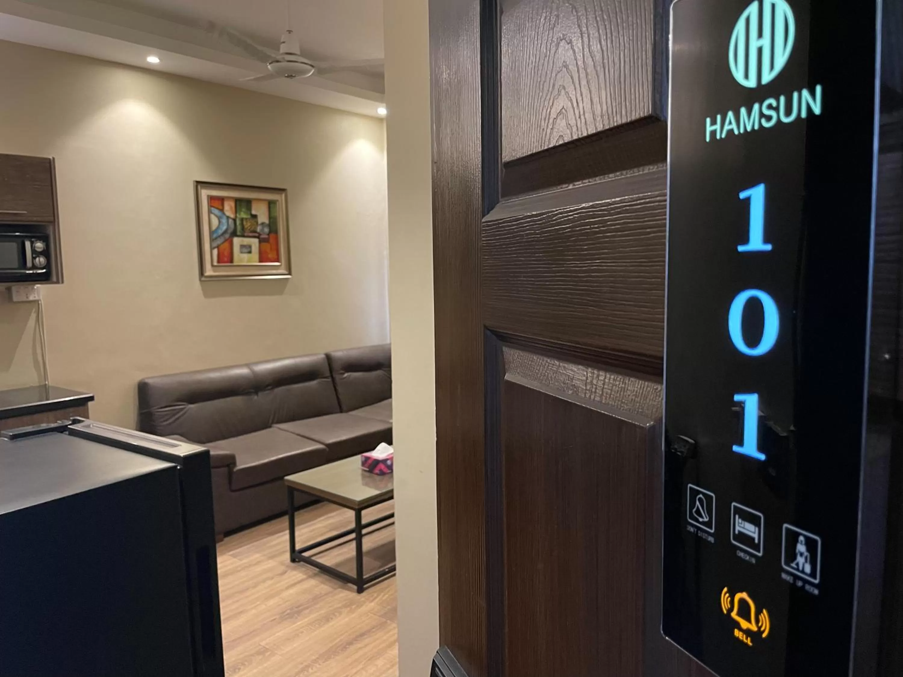 Property building in Hamsun Shahrah-e-Faisal