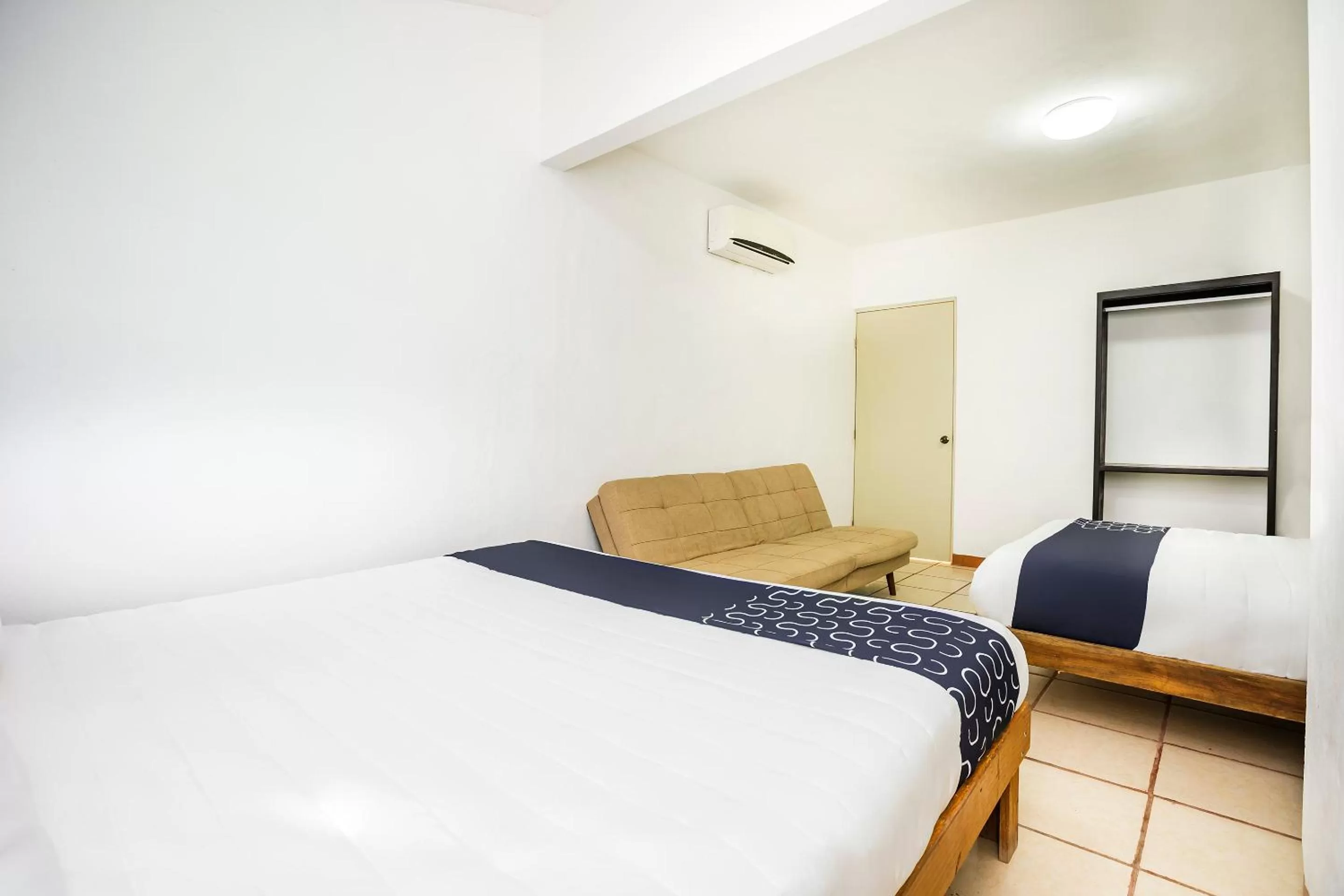 Bedroom, Bed in Capital O Oxtankah,chetumal bay