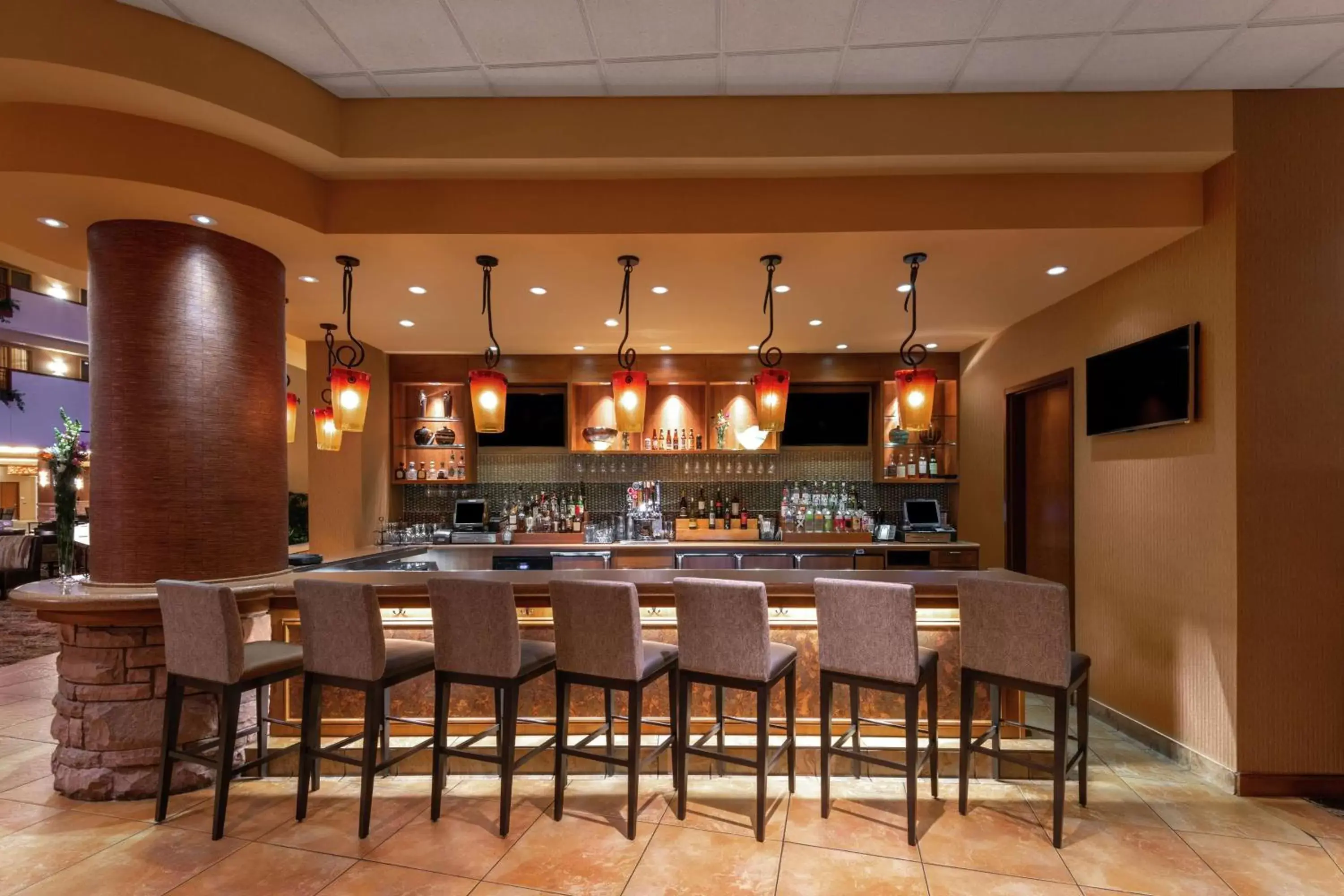 Dining area in Embassy Suites Loveland Hotel, Spa & Conference Center