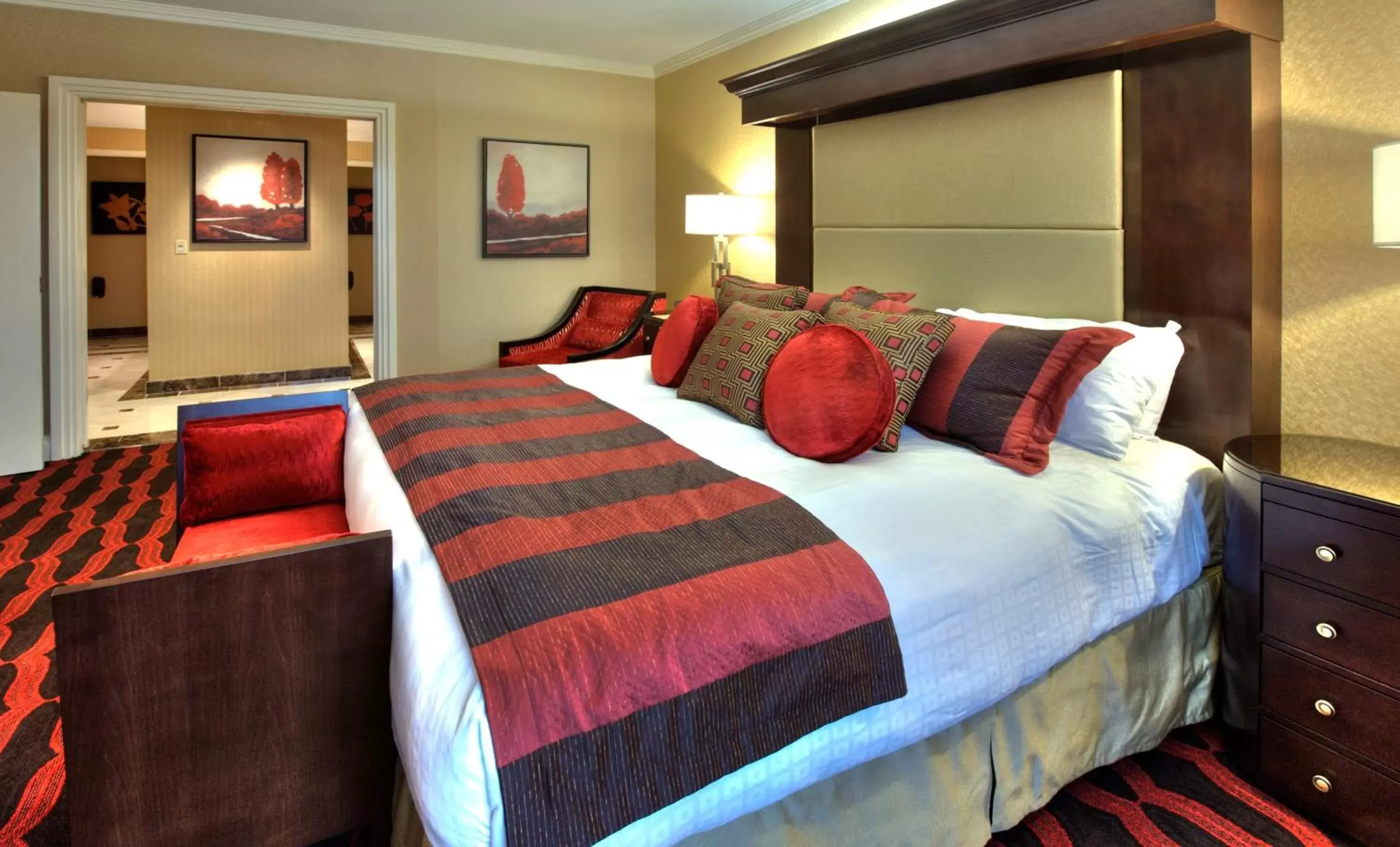 Bed in Bally's Shreveport Casino & Hotel