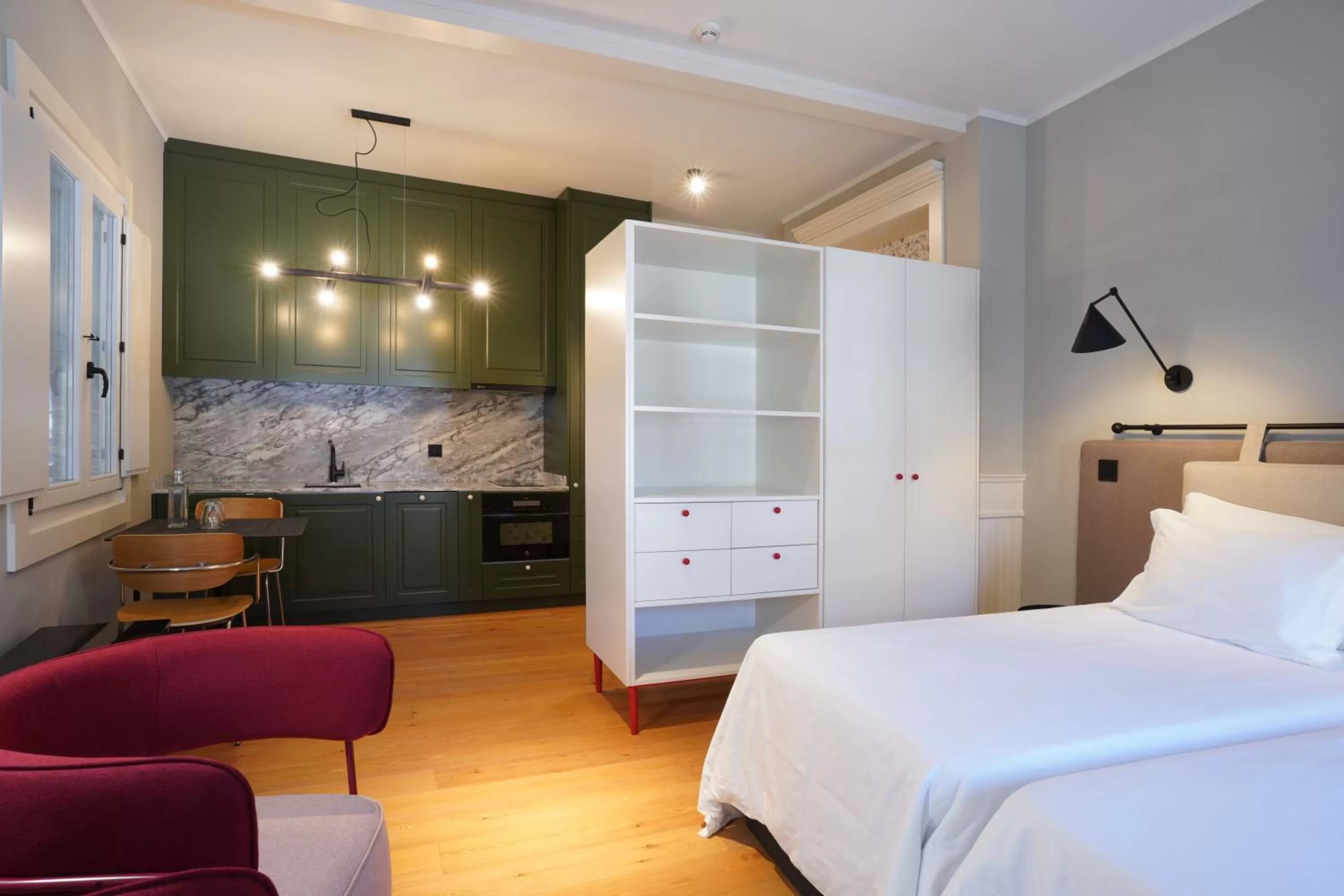 Kitchen or kitchenette, Bed in Hotel da Oliveira