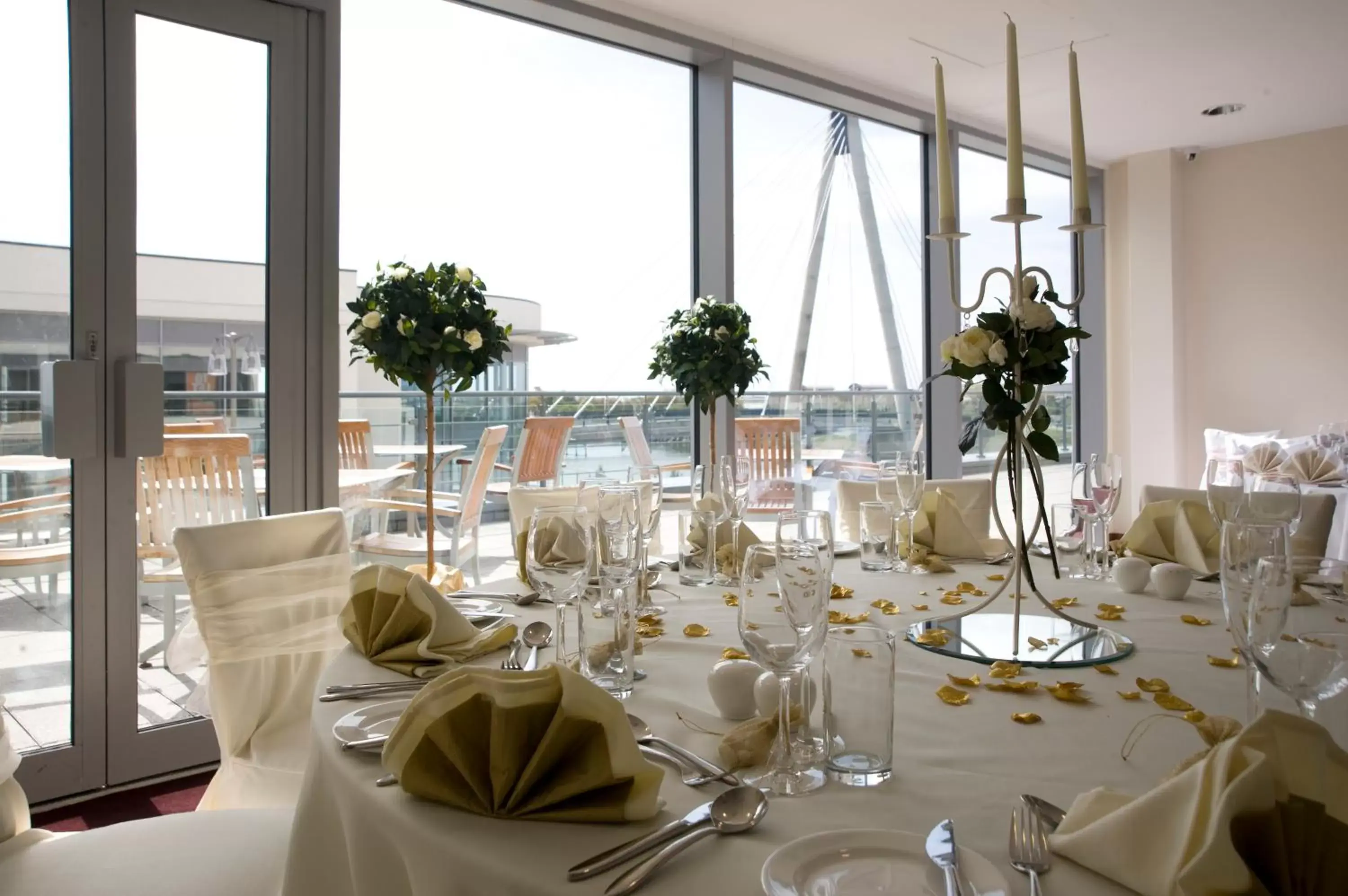 Restaurant/Places to Eat in Waterfront Southport Hotel