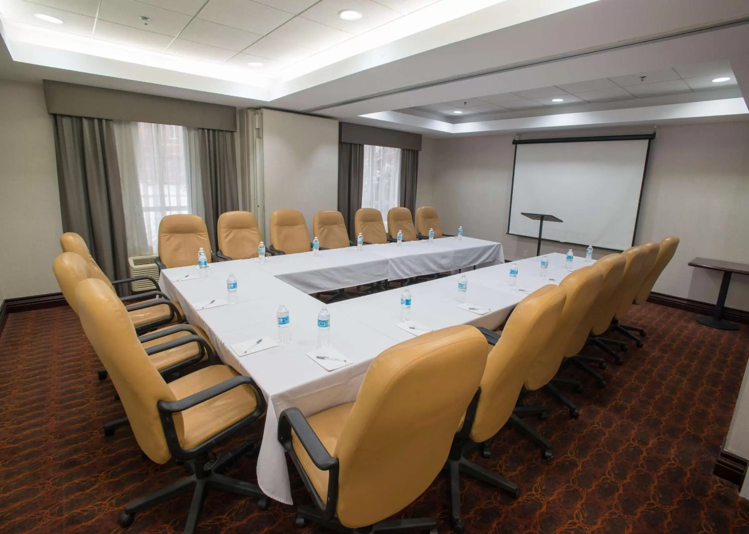 Meeting/conference room in Hampton Inn Toronto-Mississauga West