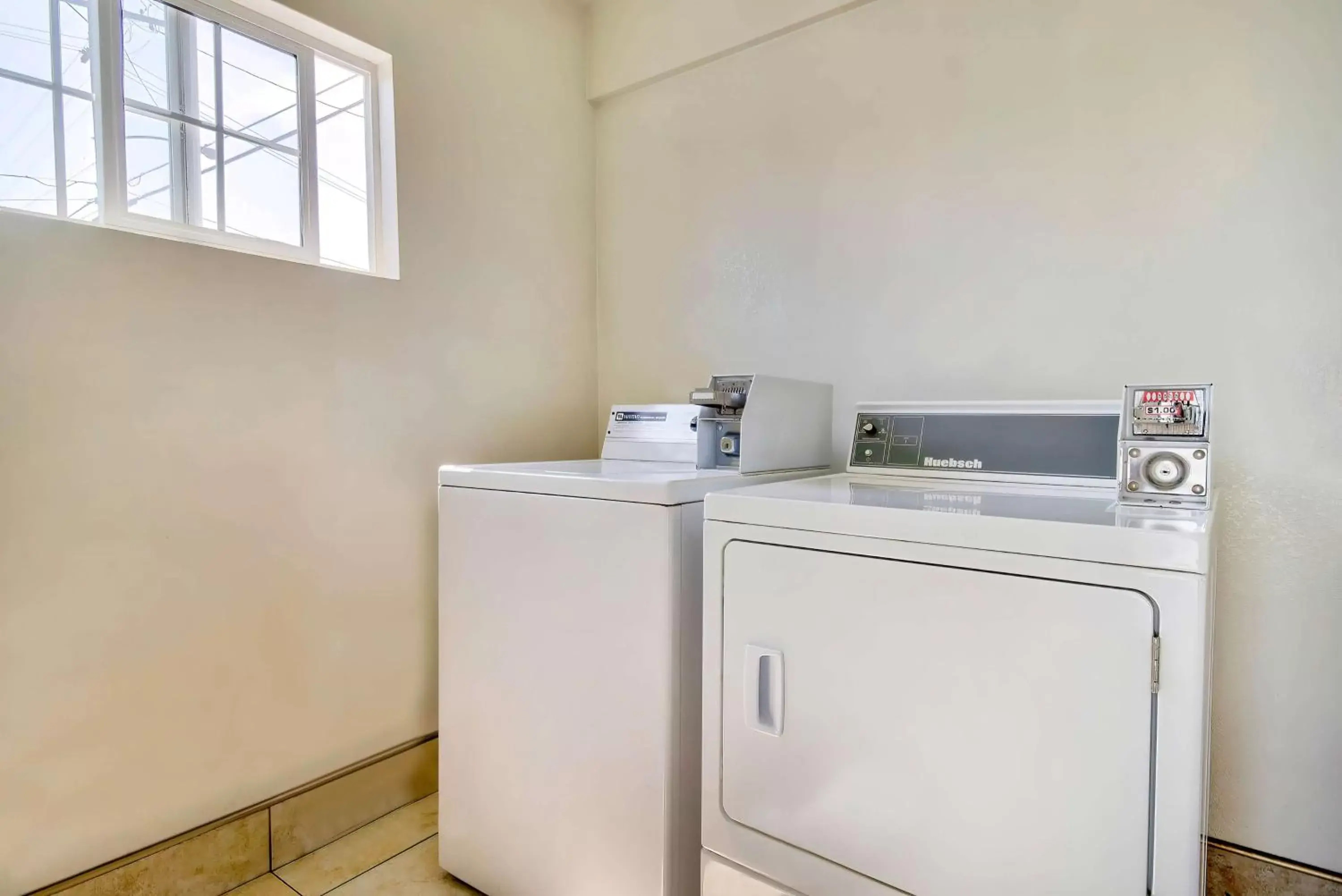 Property building, Kitchen/Kitchenette in Motel 6 Gardena