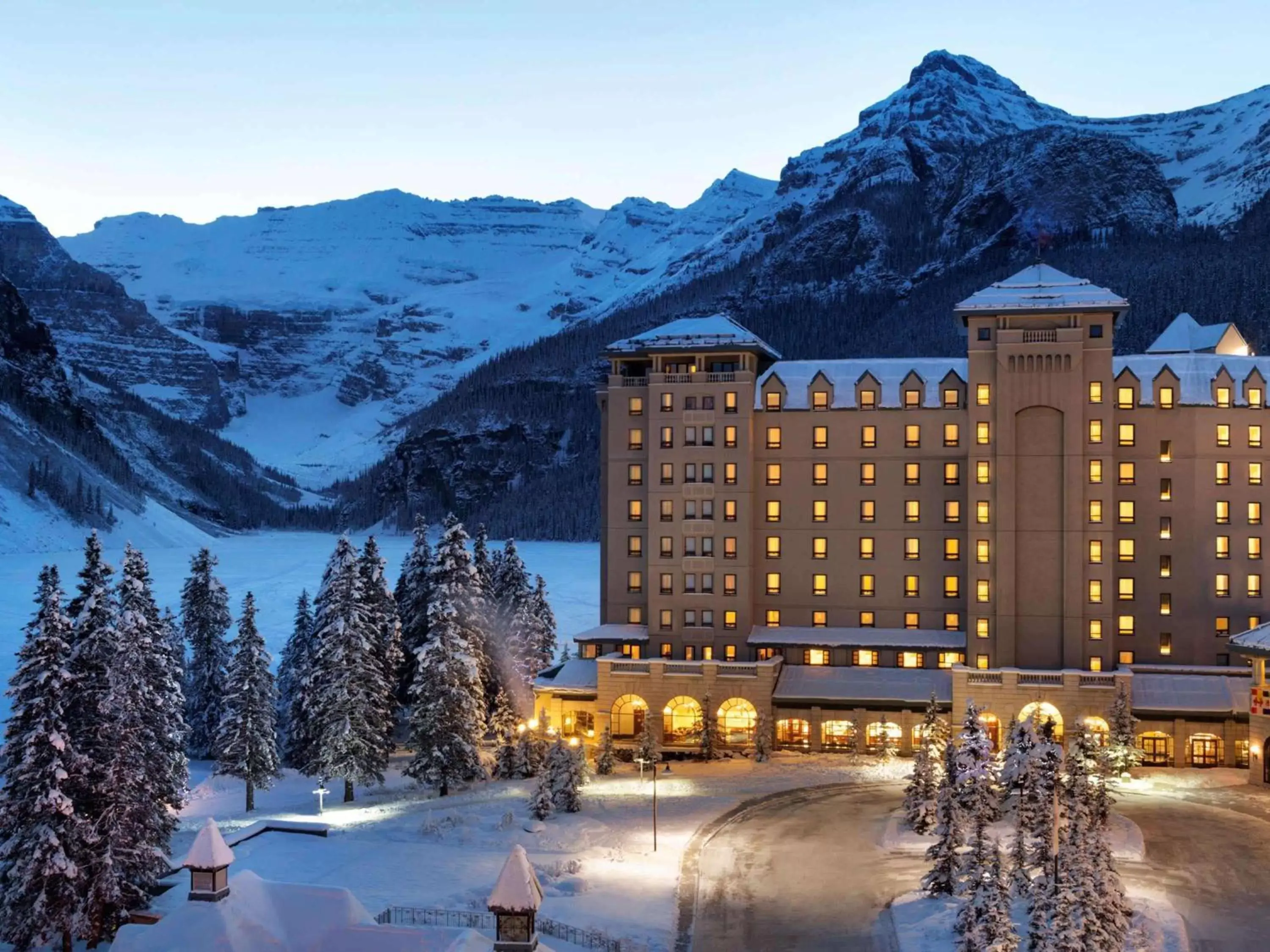Property building, Winter in Fairmont Château Lake Louise