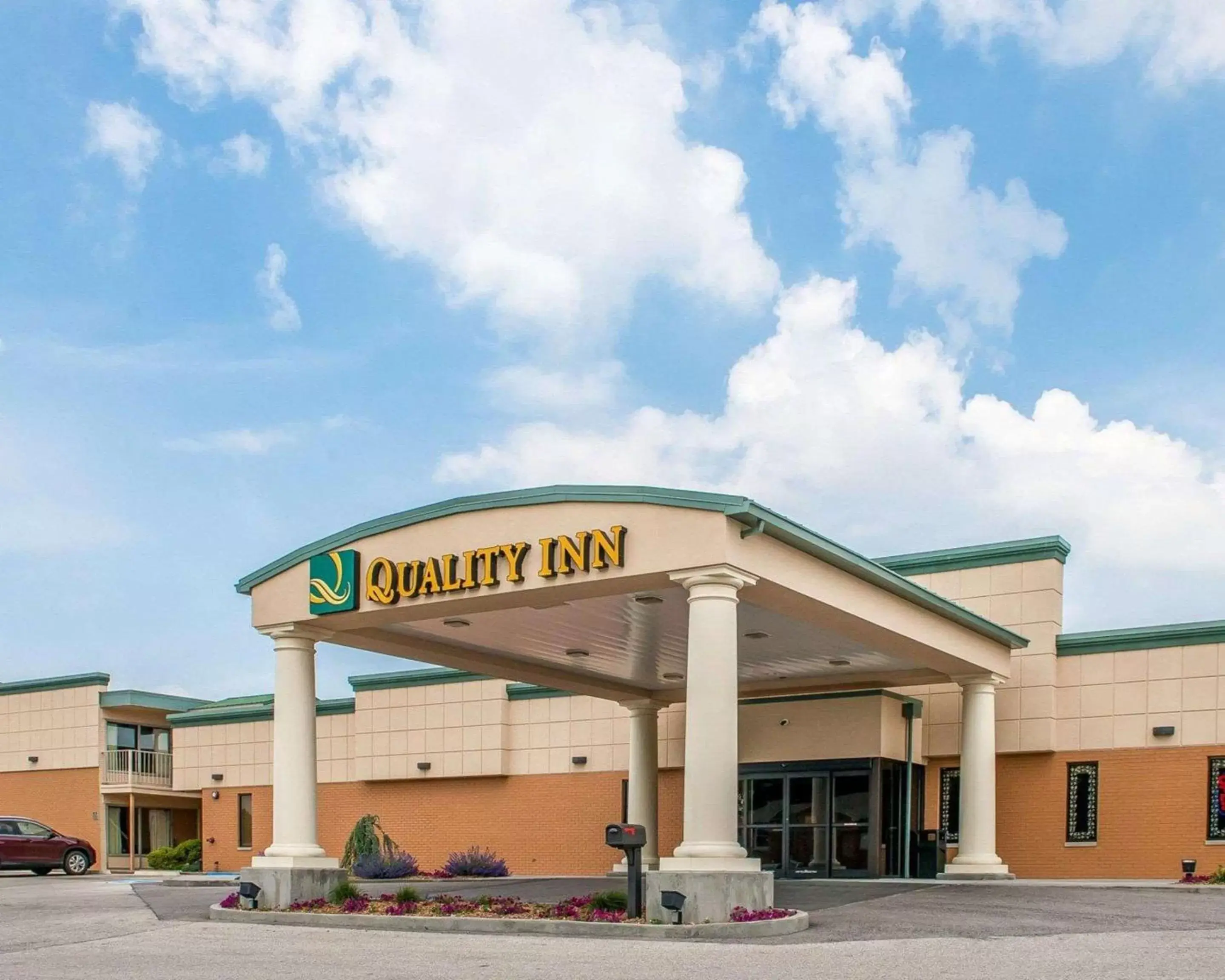 Property Building in Quality Inn Huntingburg