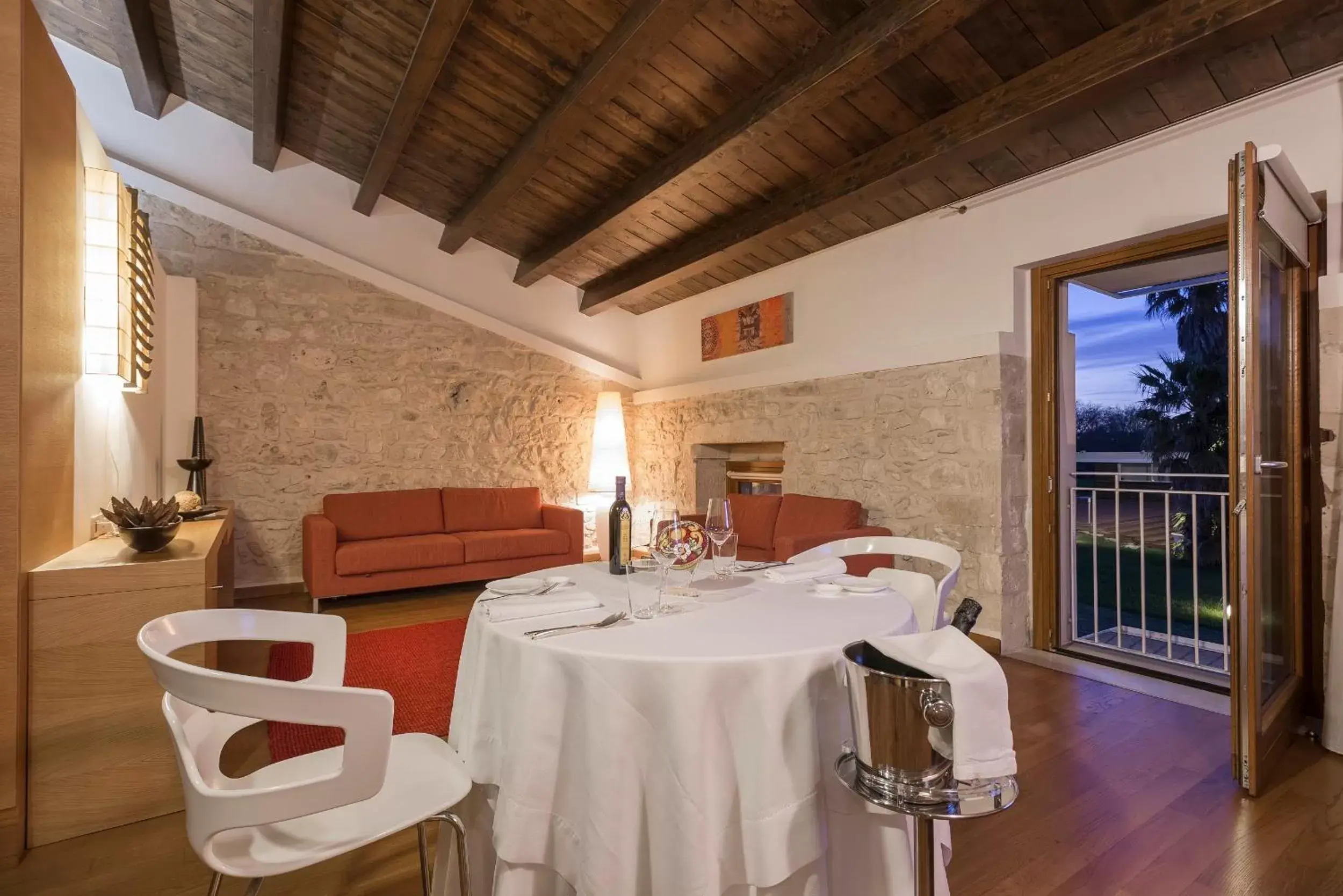 View (from property/room), Dining Area in Hotel Villa Carlotta