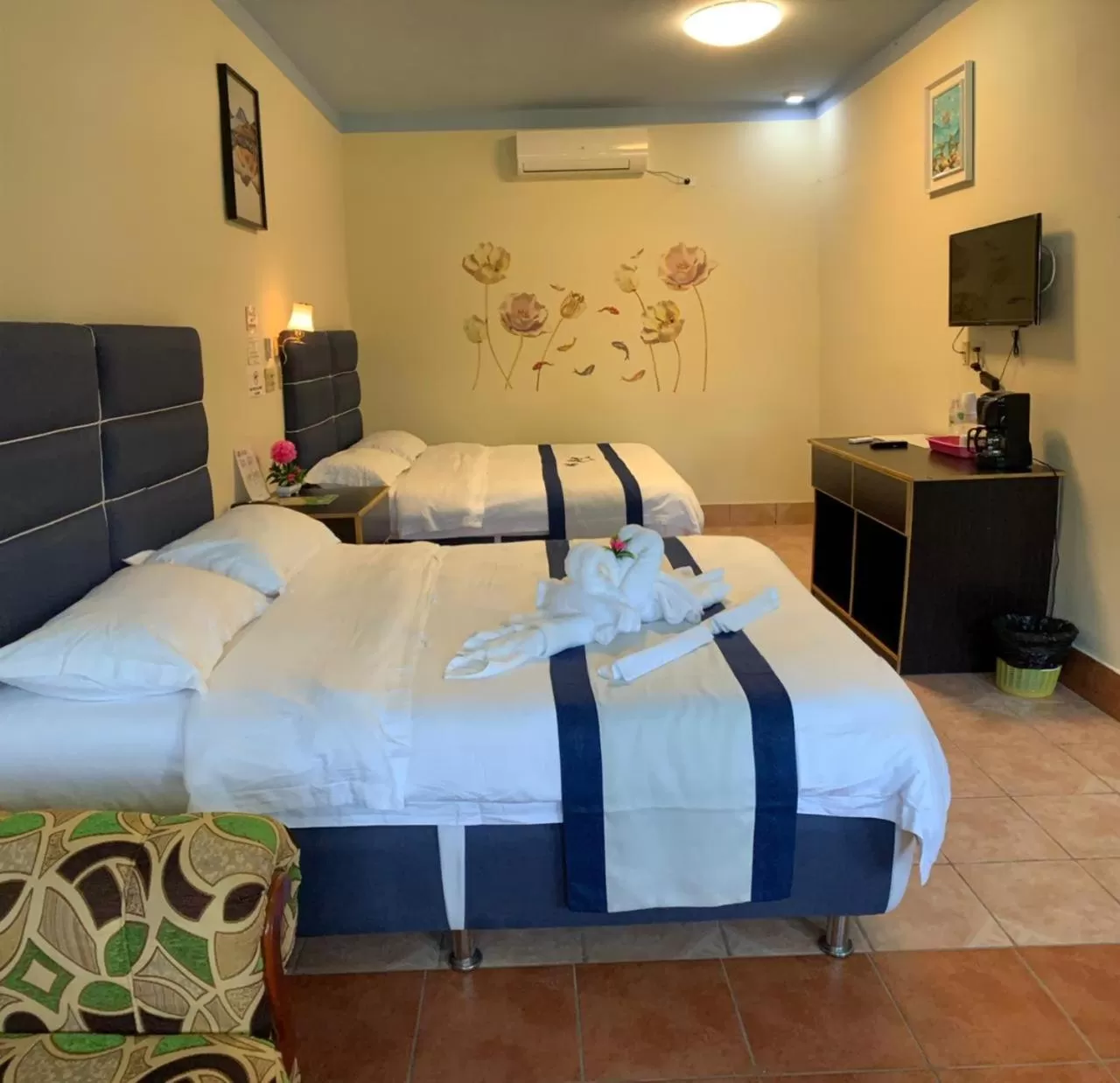 Bed in Sunshine View Hotel and Restaurant