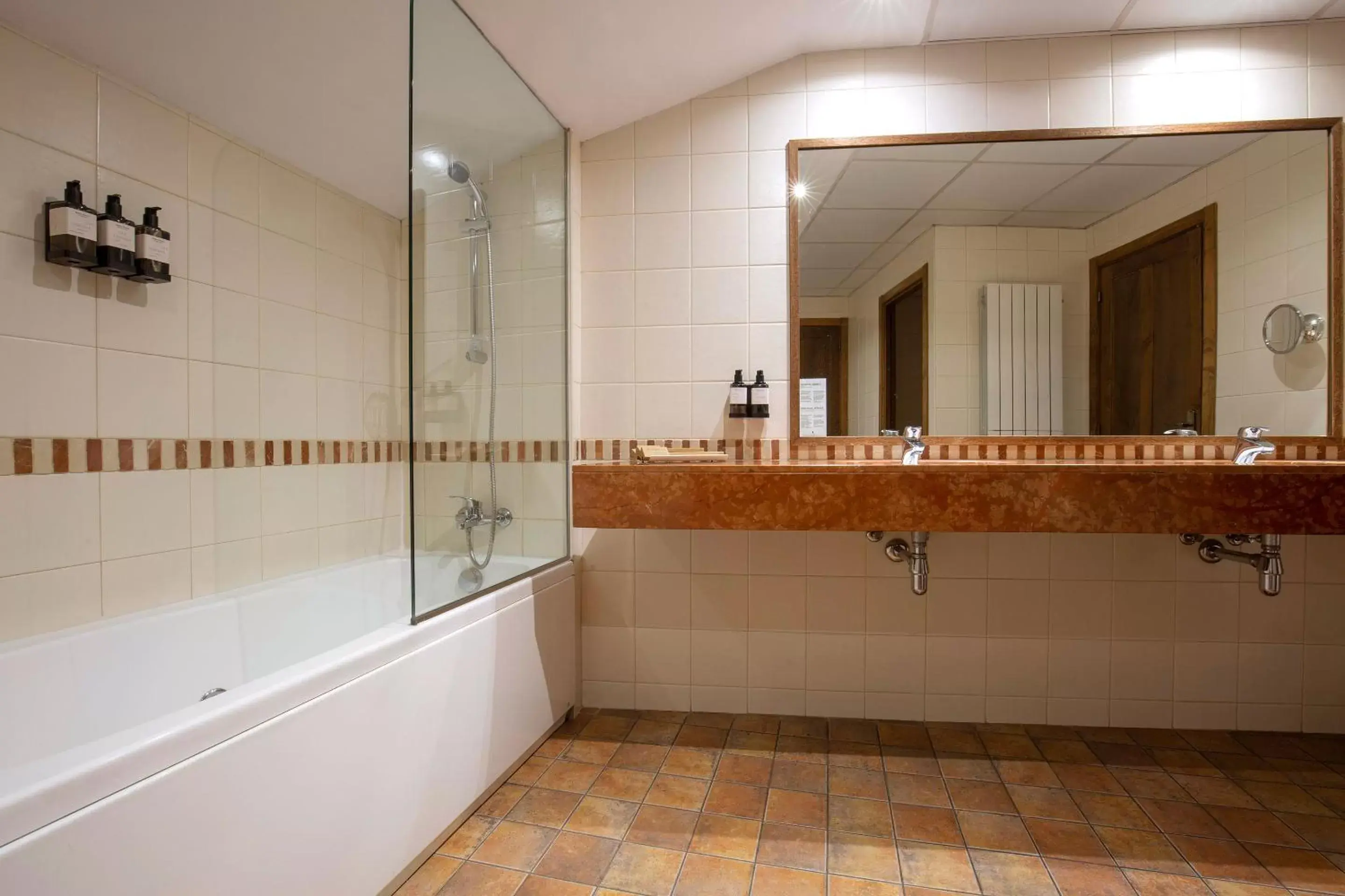 Bathroom in Hotel Màgic Ski