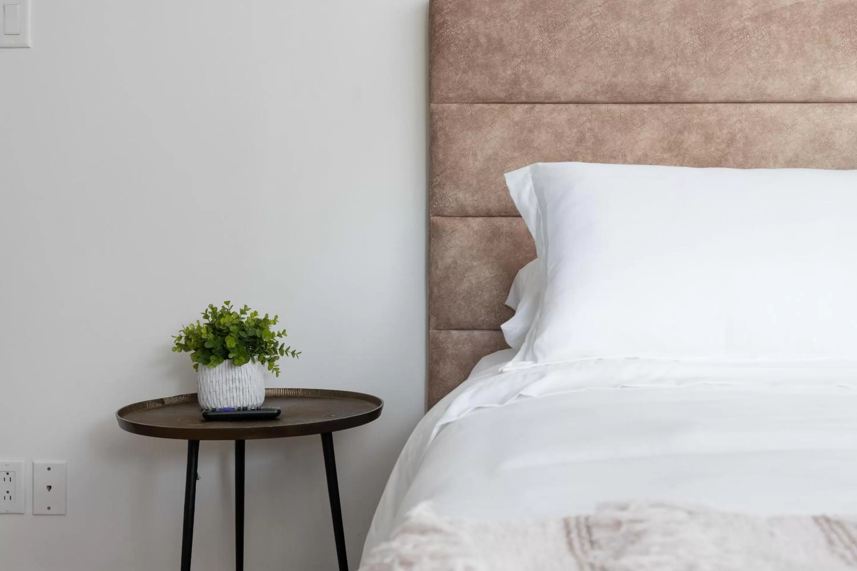 Bed in Le Penfield Par Nomade MTL