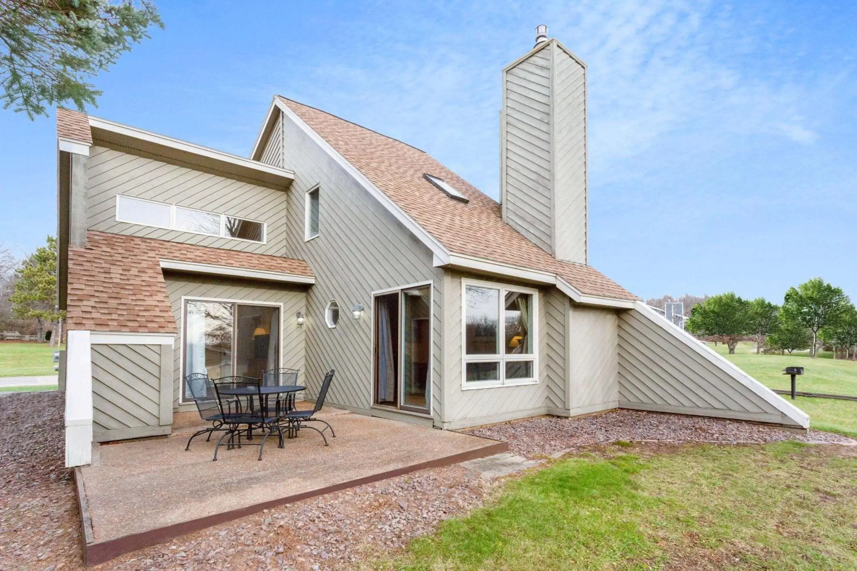 Two-Bedroom Apartment with One Queen Bed and Two Twin and One Sofa Bed or Two Queen Beds - Non-Smoking in Tamarack Wisconsin Dells, a Ramada by Wyndham Two-Bedroom Apartment with One Queen Bed and Two Twin and One Sofa Bed or Two Queen Beds - Non-Smoking in Tamarack Wisconsin Dells, a Ramada by Wyndham