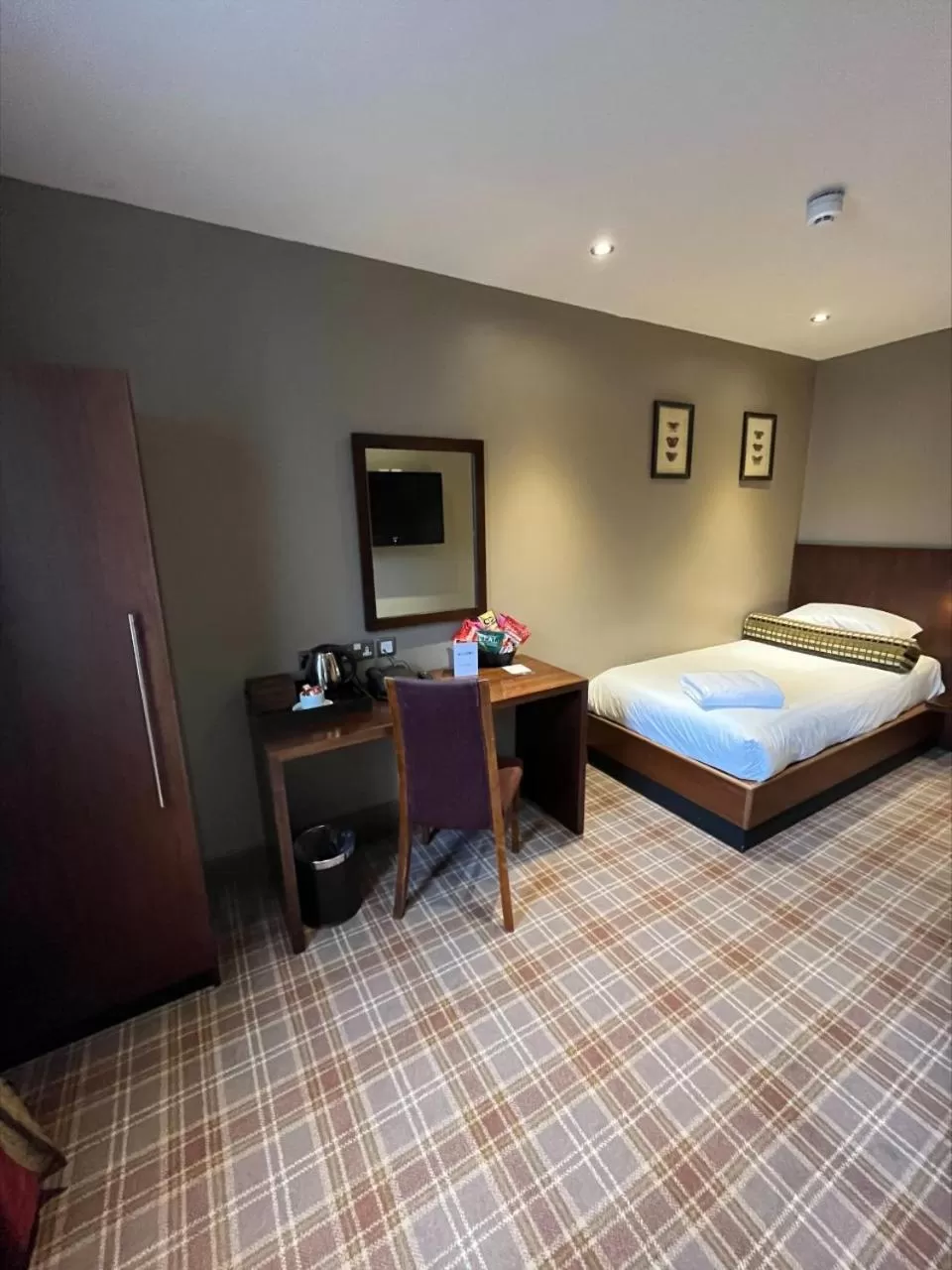 Bedroom, Bed in Lynnhurst Hotel