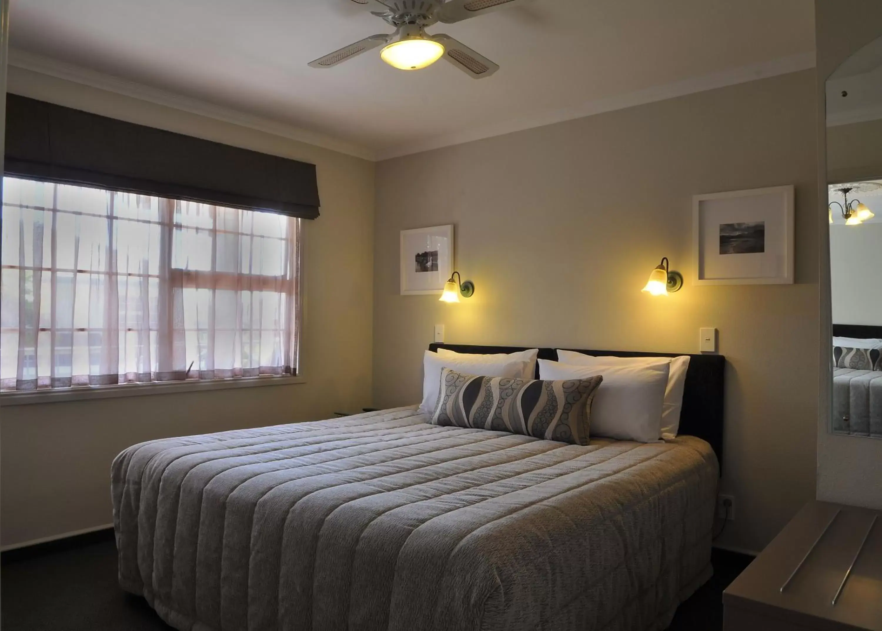 Bed in Silver Fern Rotorua Suites & Spa