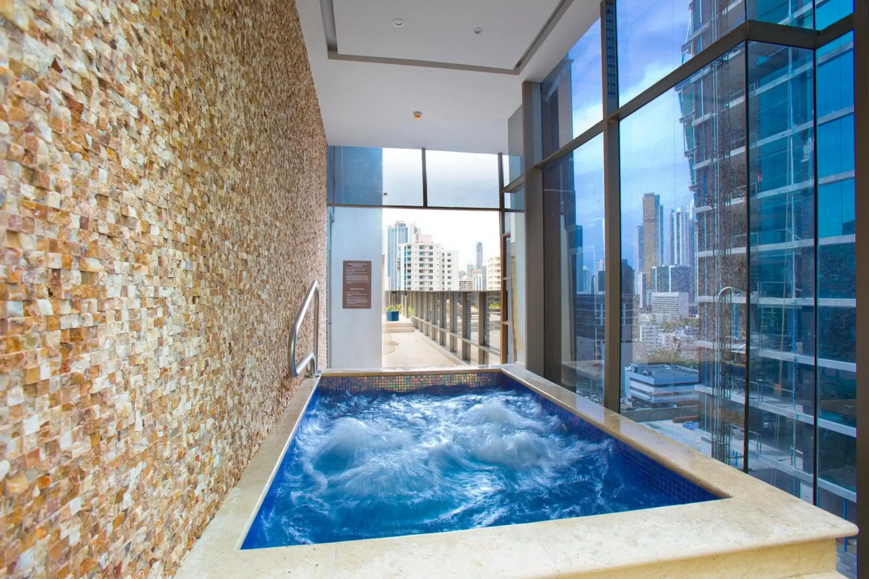 Spa and wellness centre/facilities, Swimming Pool in Global Hotel Panama