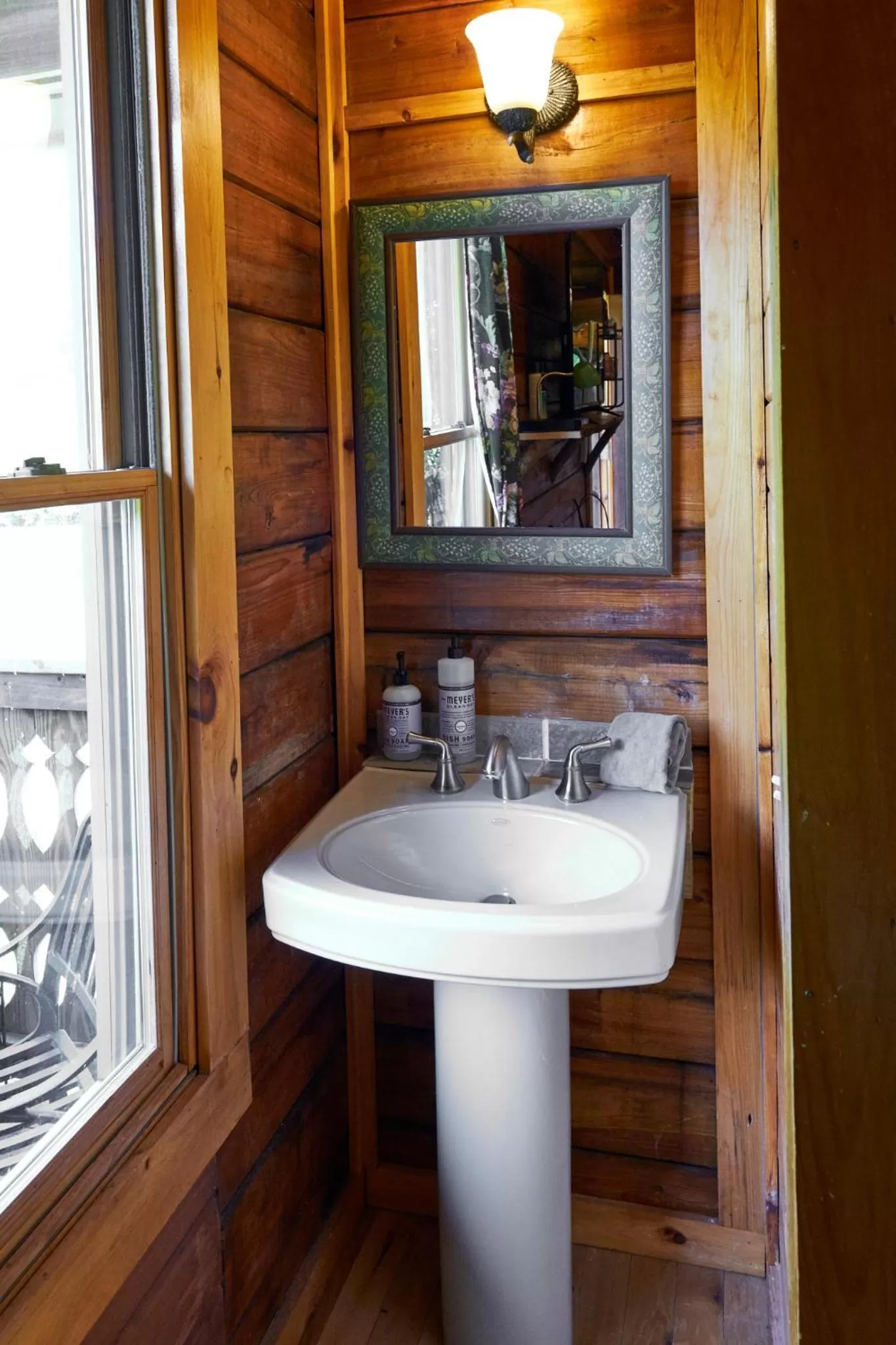 Bathroom in Creekwalk Inn Bed and Breakfast with Cabins